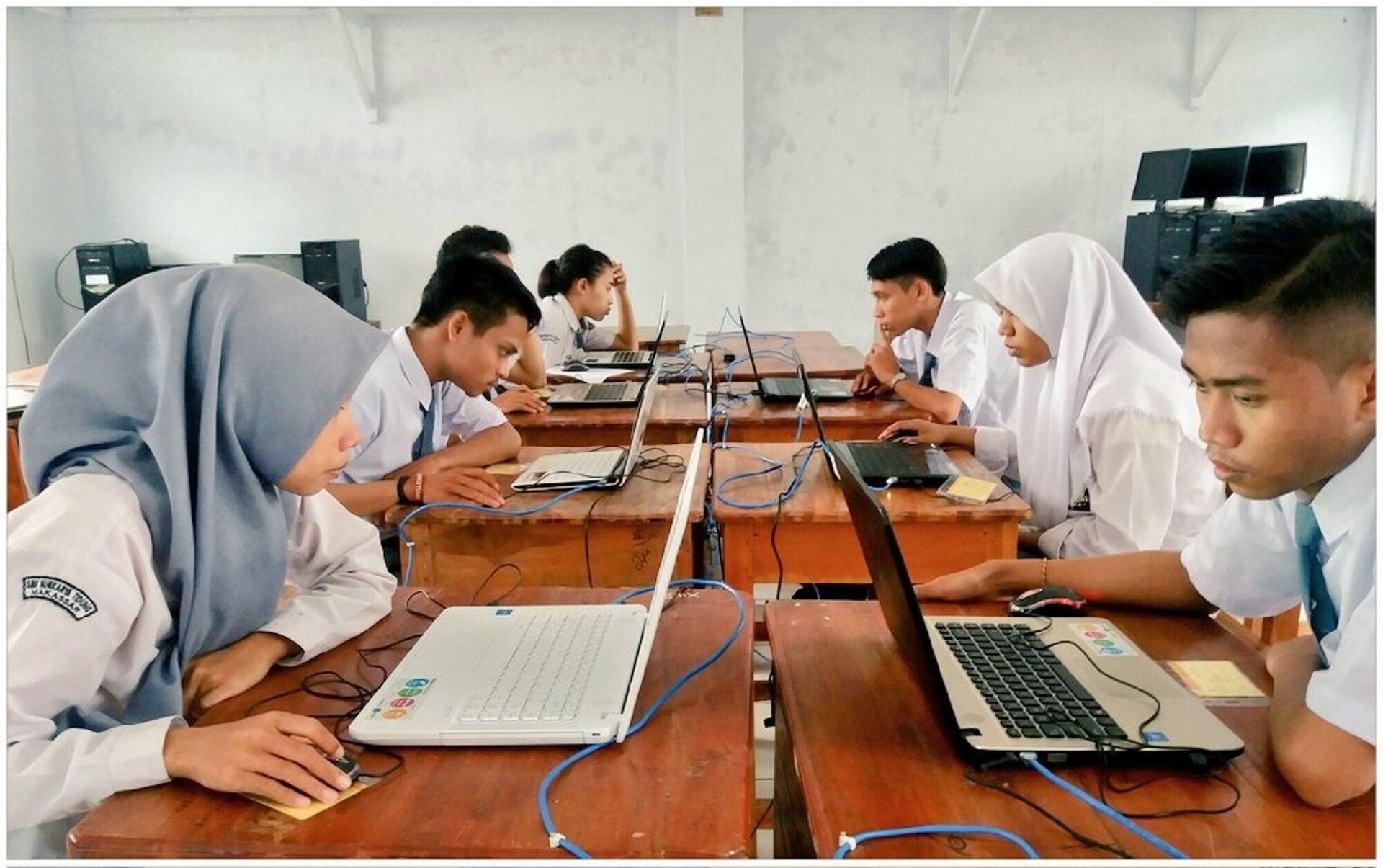 black and white bed linen