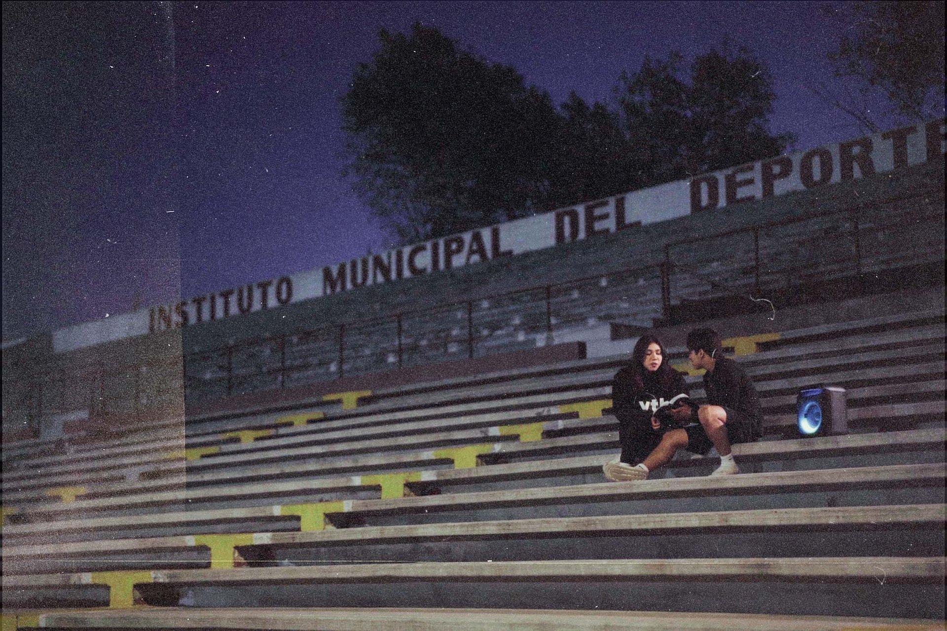 ocean waves crashing on shore during daytime