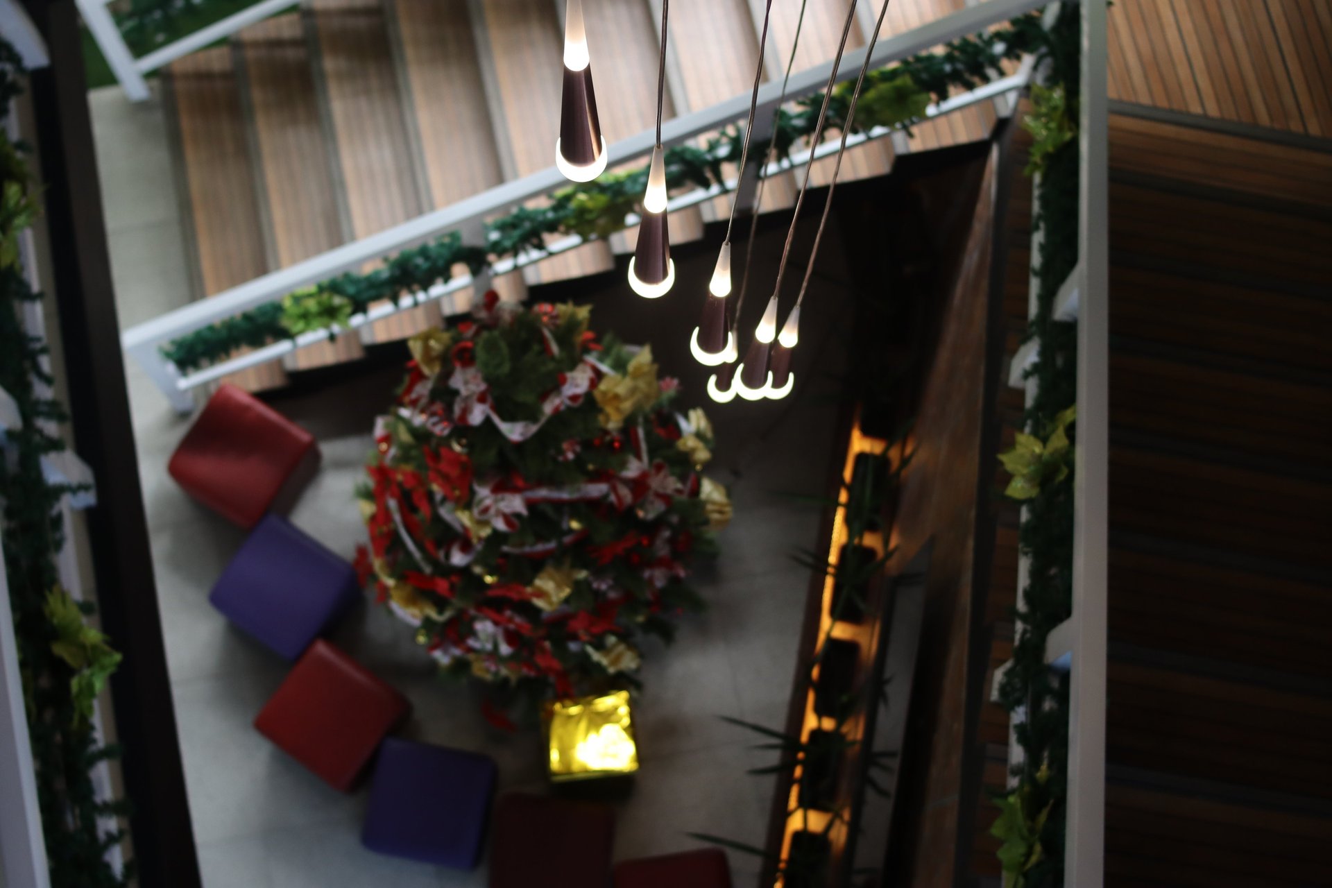 gray computer monitor