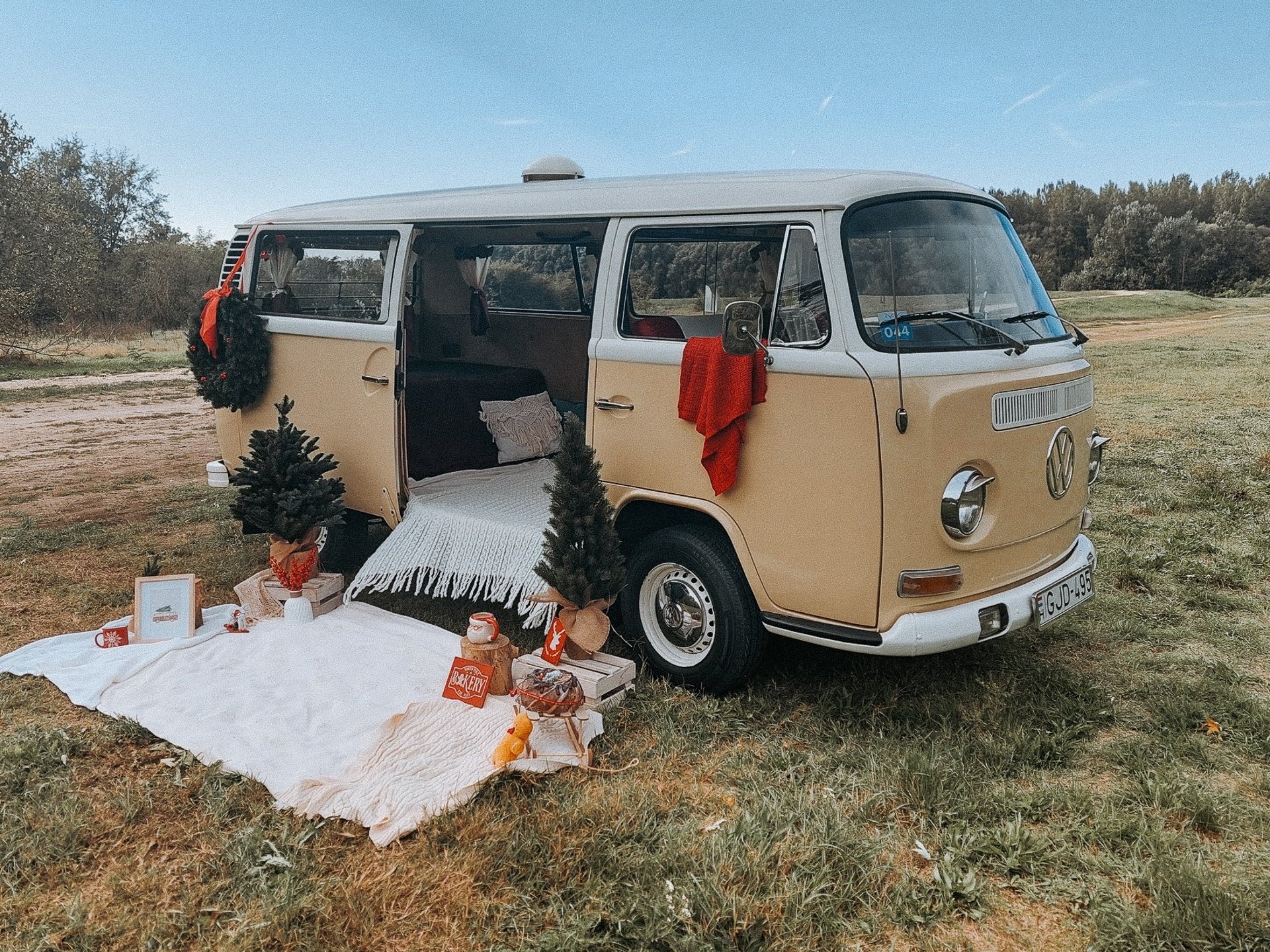 an abstract photo of a curved building with a blue sky in the background