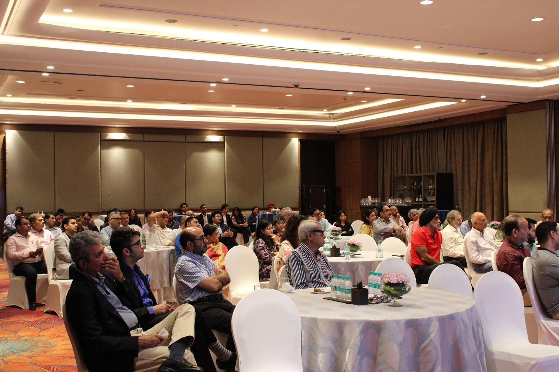 gray computer monitor