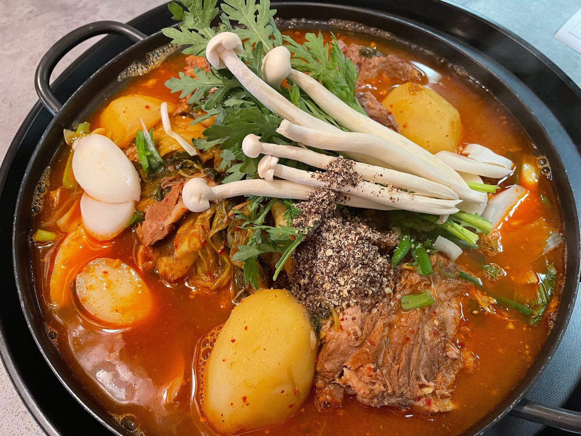 gray computer monitor