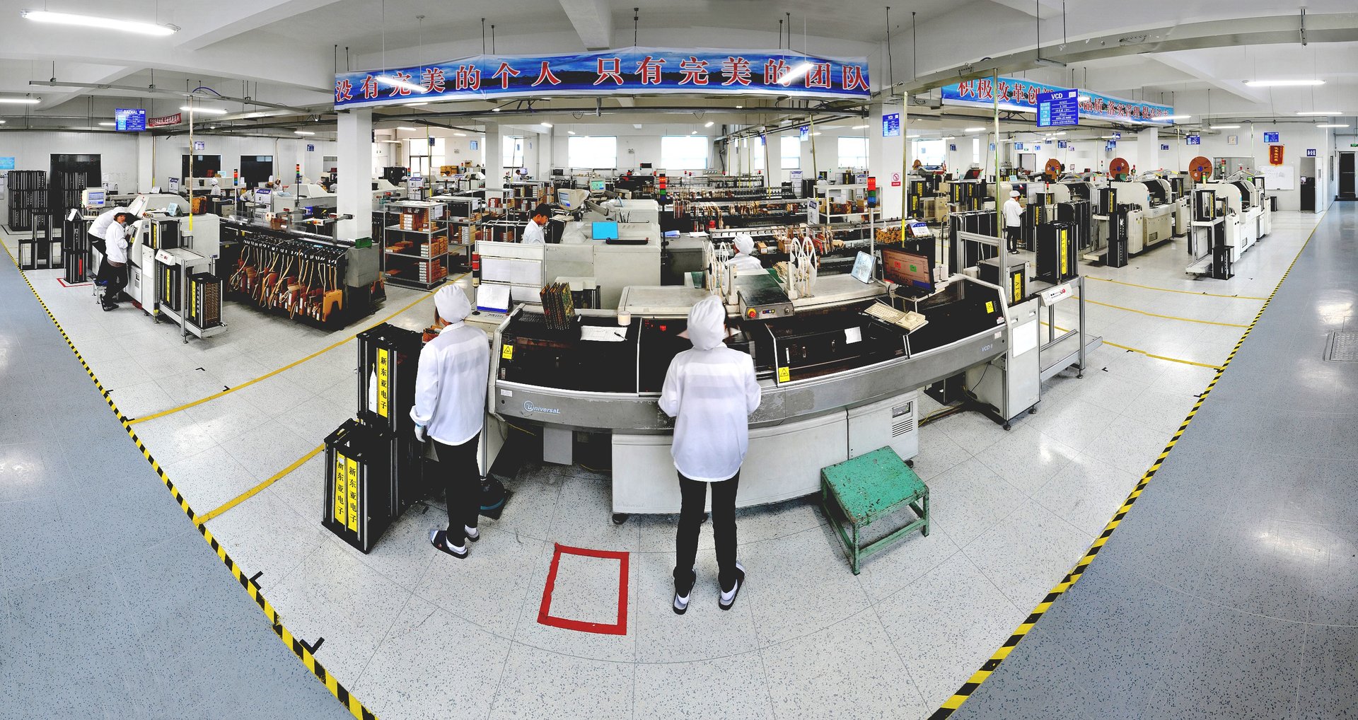 gray computer monitor