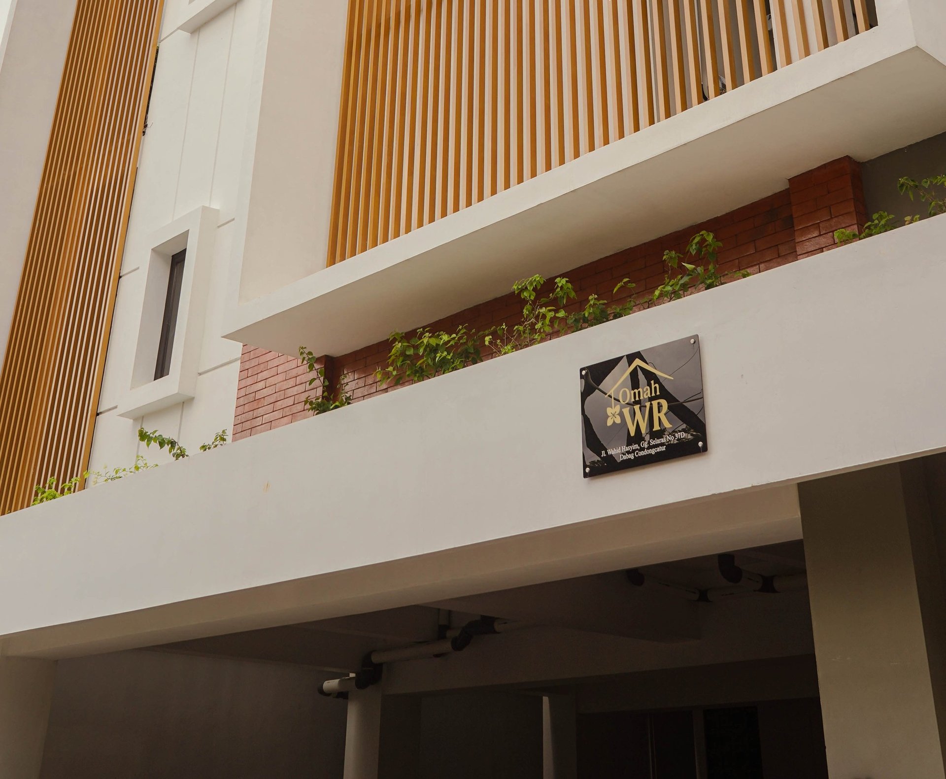black and brown leather padded tub sofa