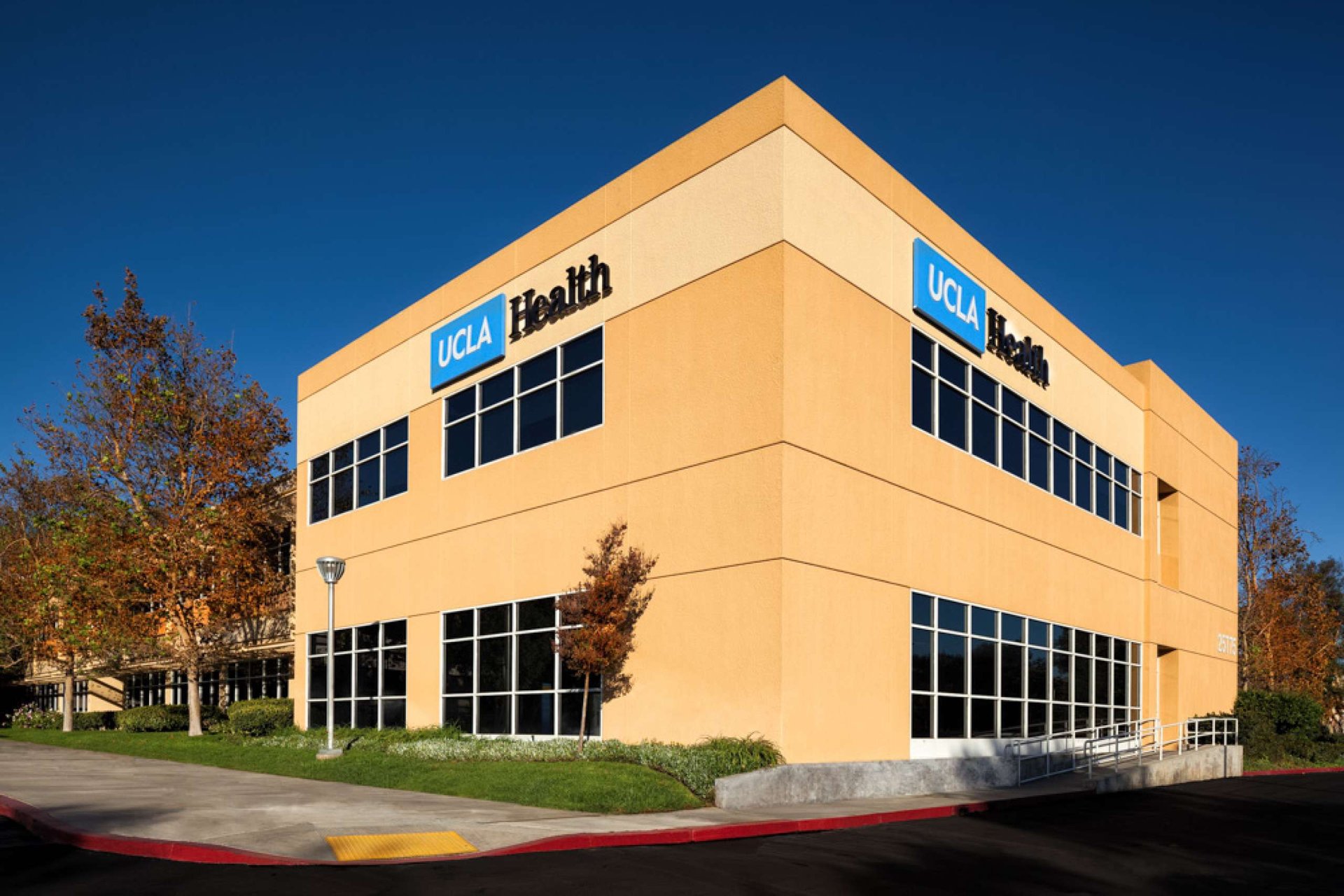 gray computer monitor