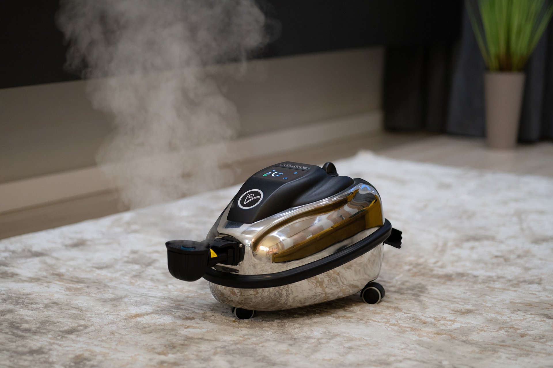 Potężna domowa myjka parowa EV Atlantis o ciśnieniu 7 barów do głębokiego czyszczenia bez detergentów.