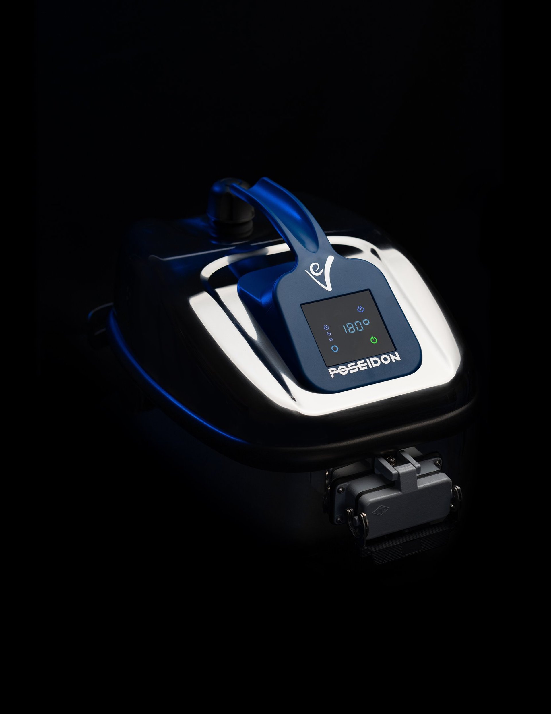 Przemysłowy generator pary EV Poseidon. Przeznaczony do ciężkich prac sterylizacyjnych w branży HoReCa i szpitalach.