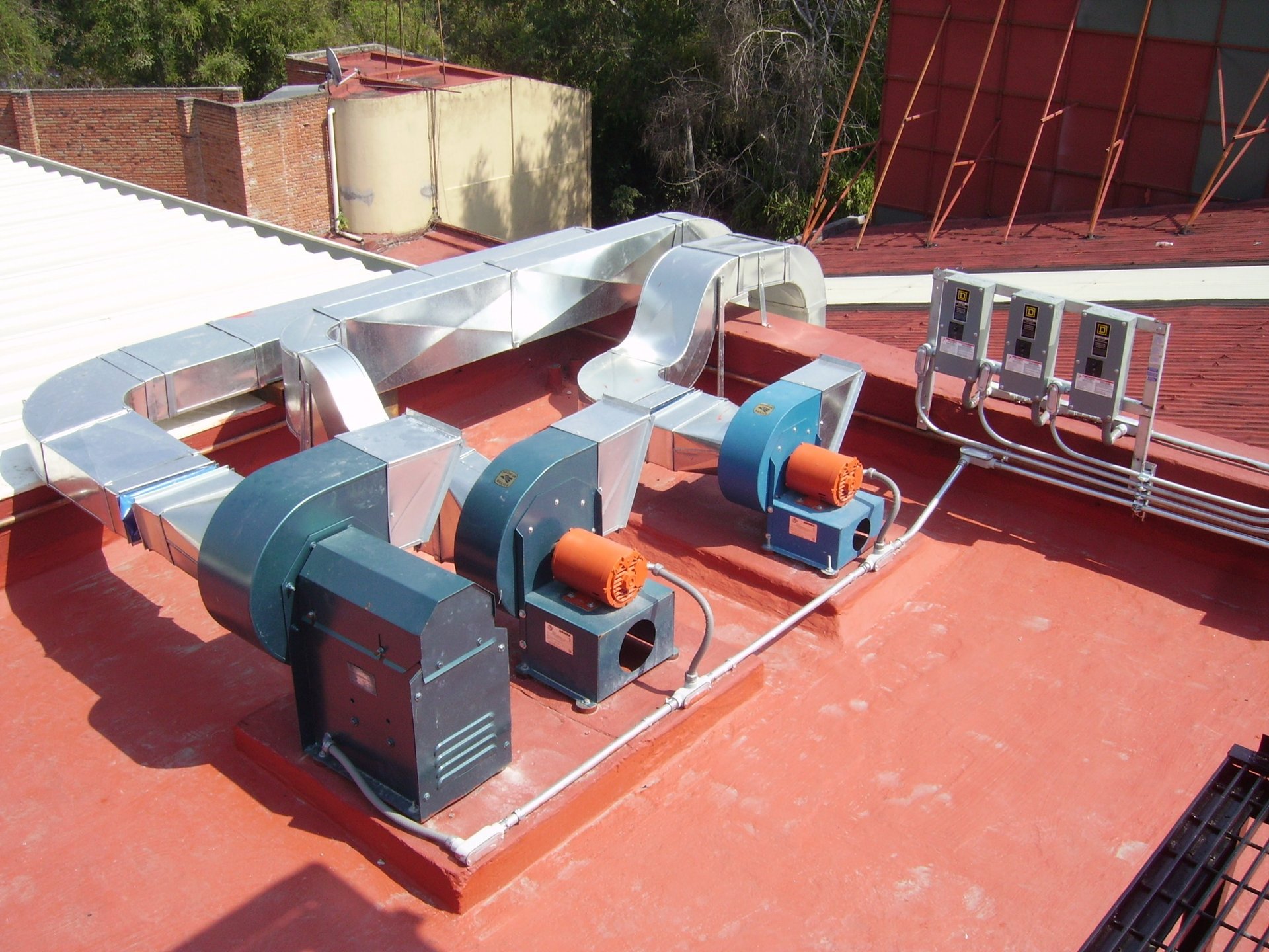 gray computer monitor