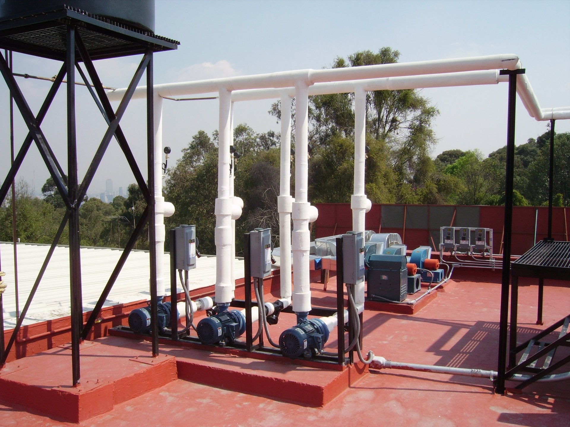 gray computer monitor