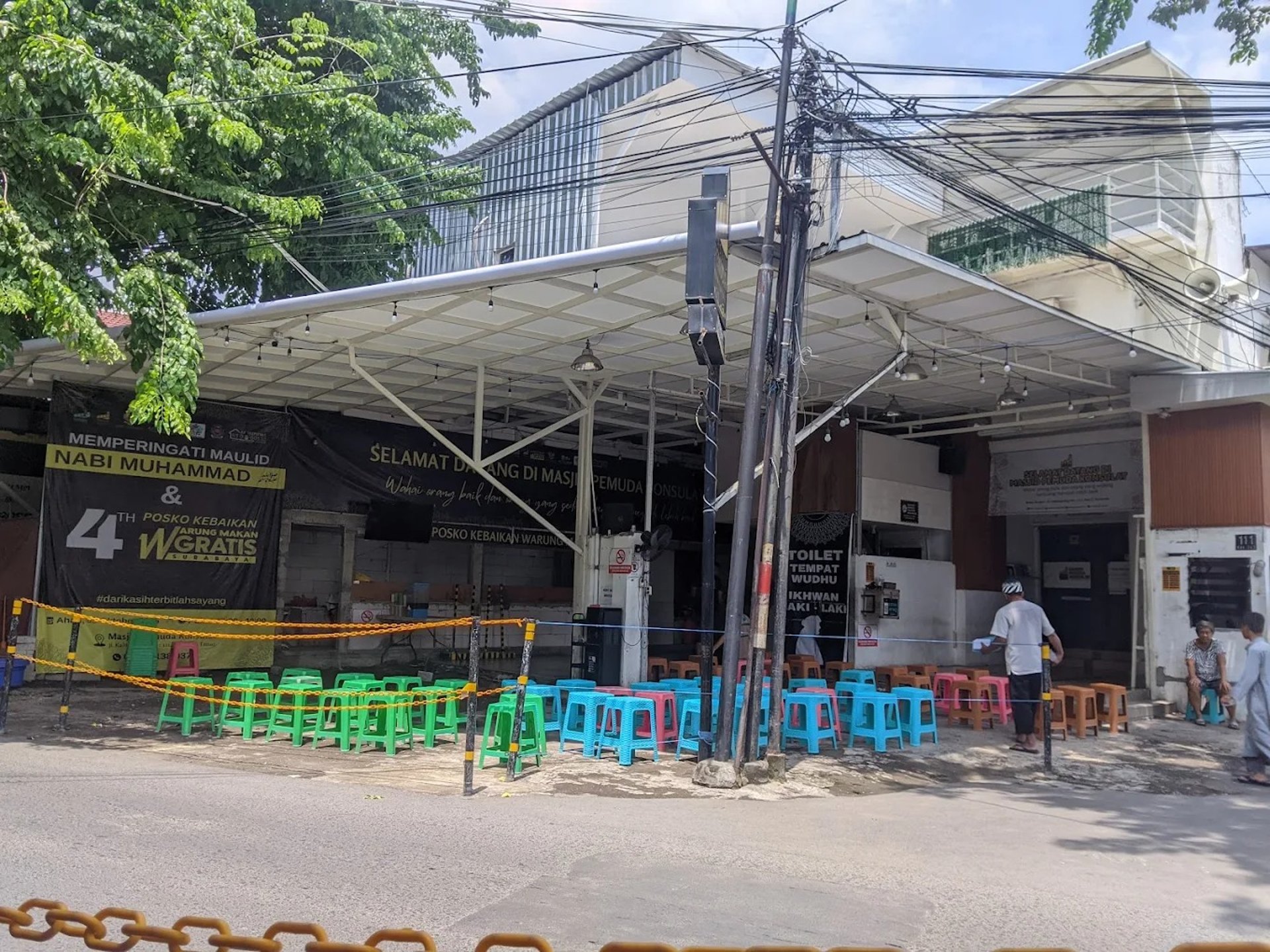 black and white bed linen