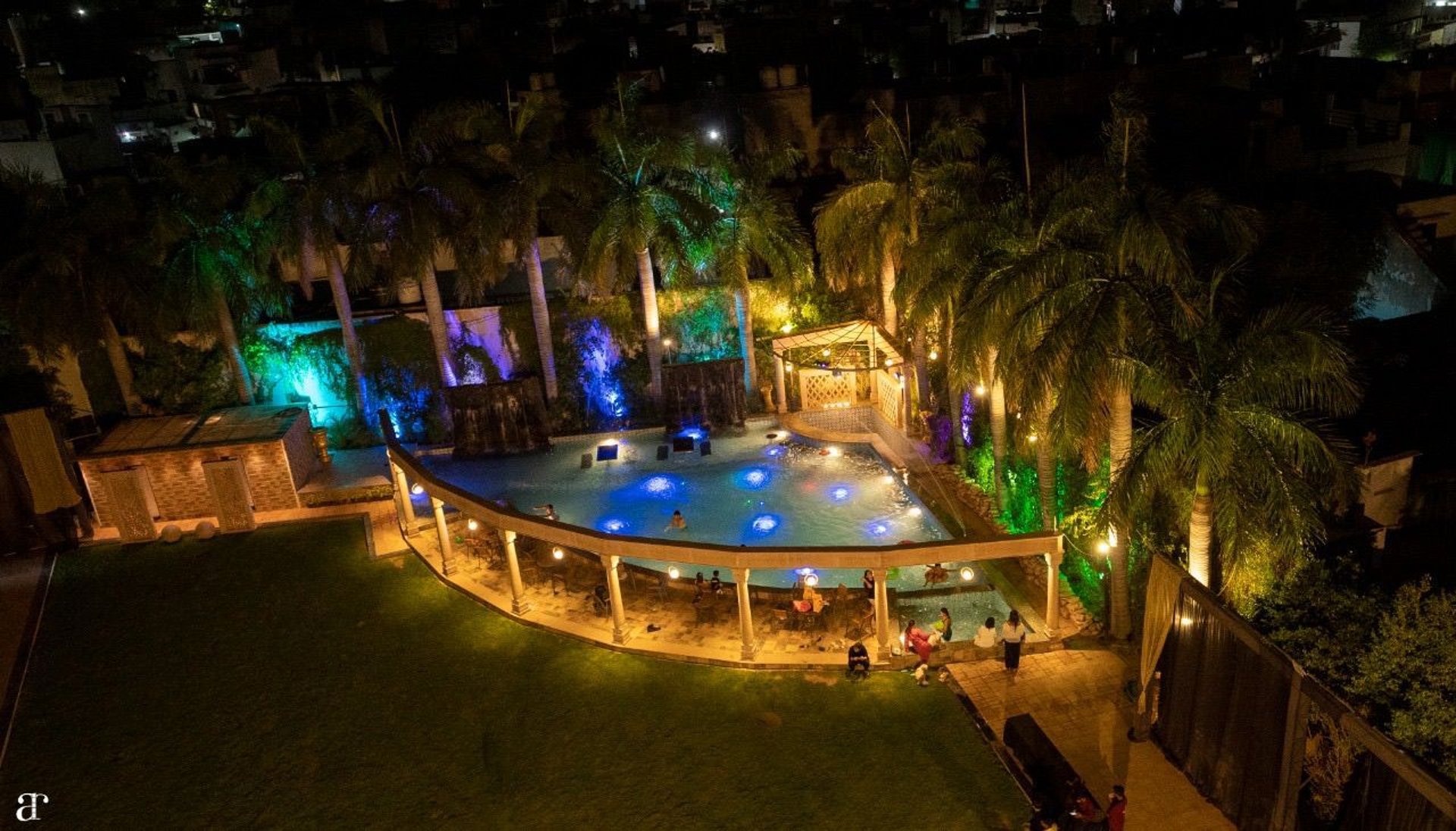 black and white bed linen