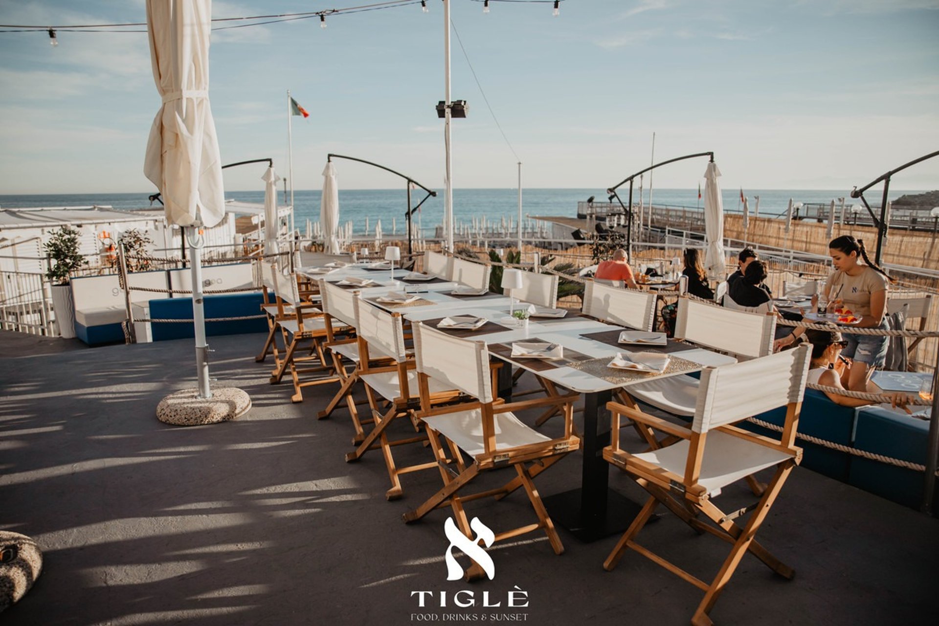 black and white bed linen