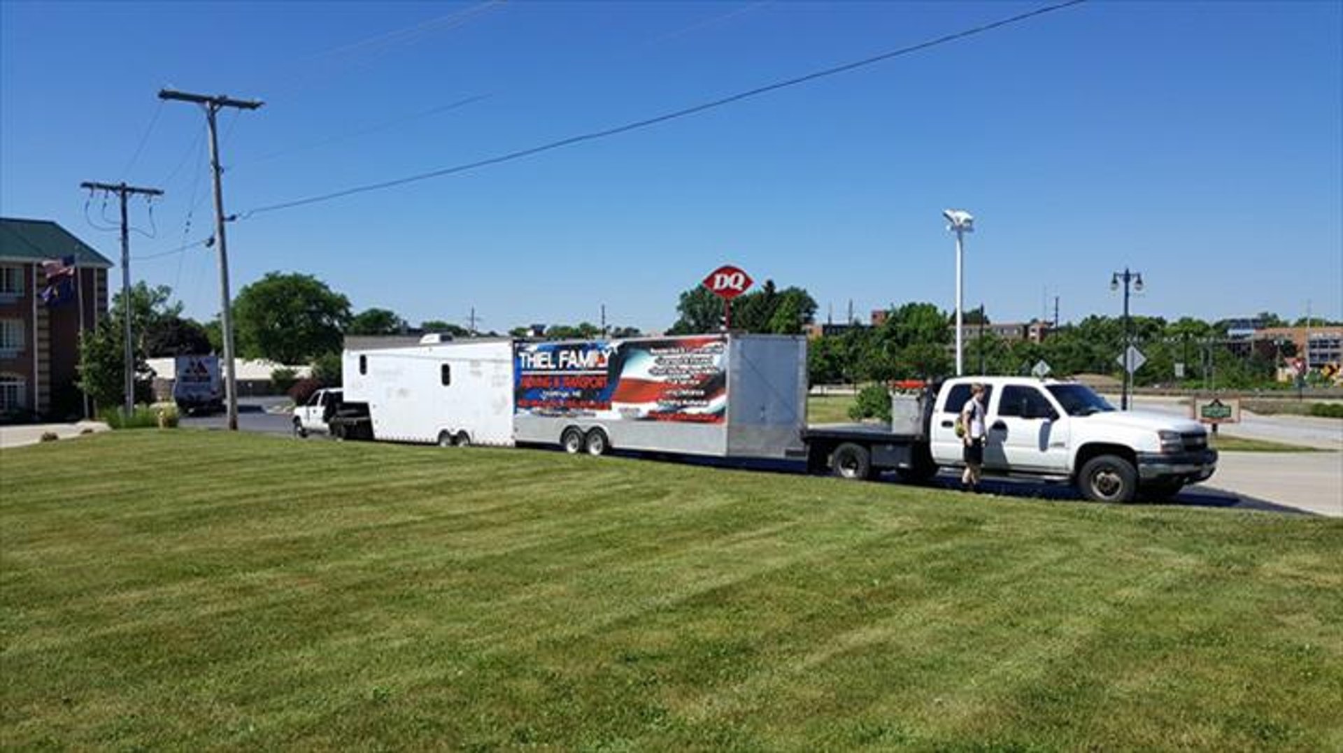 gray computer monitor