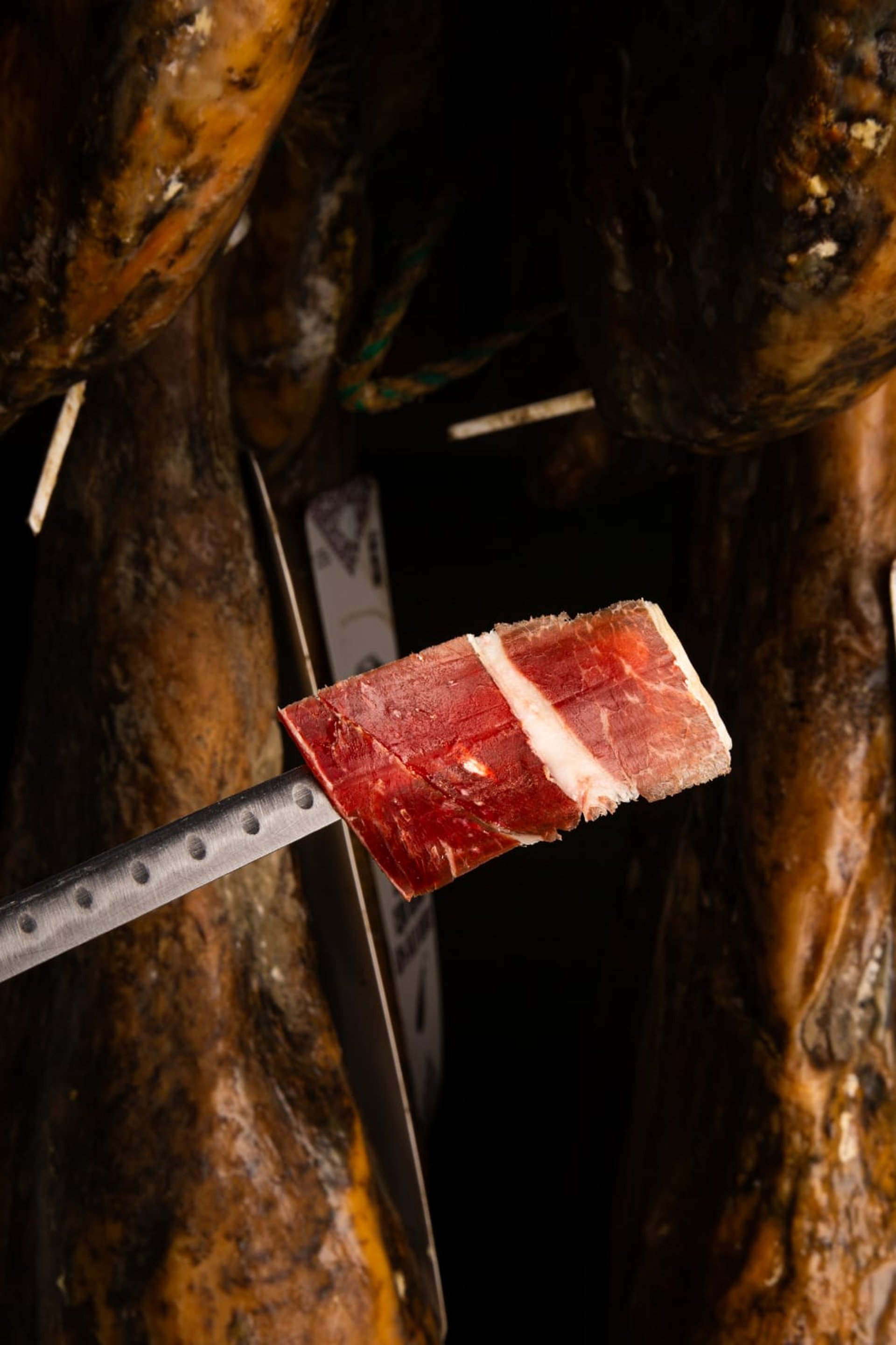 black and white bed linen