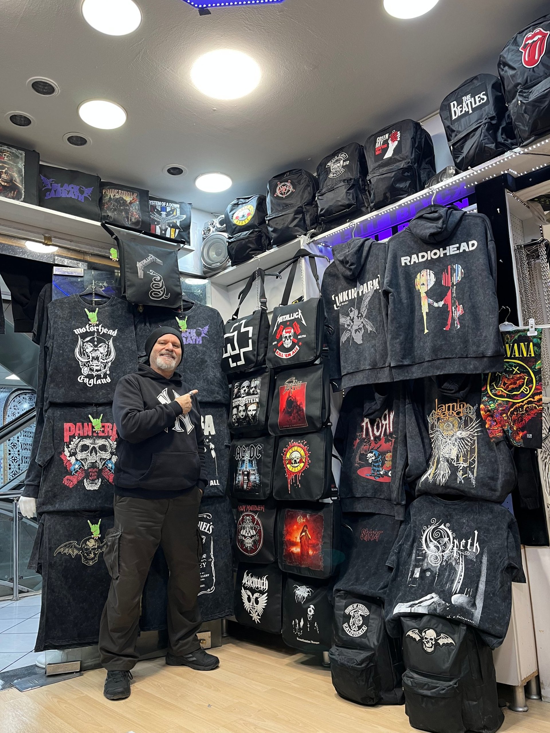 black and white bed linen