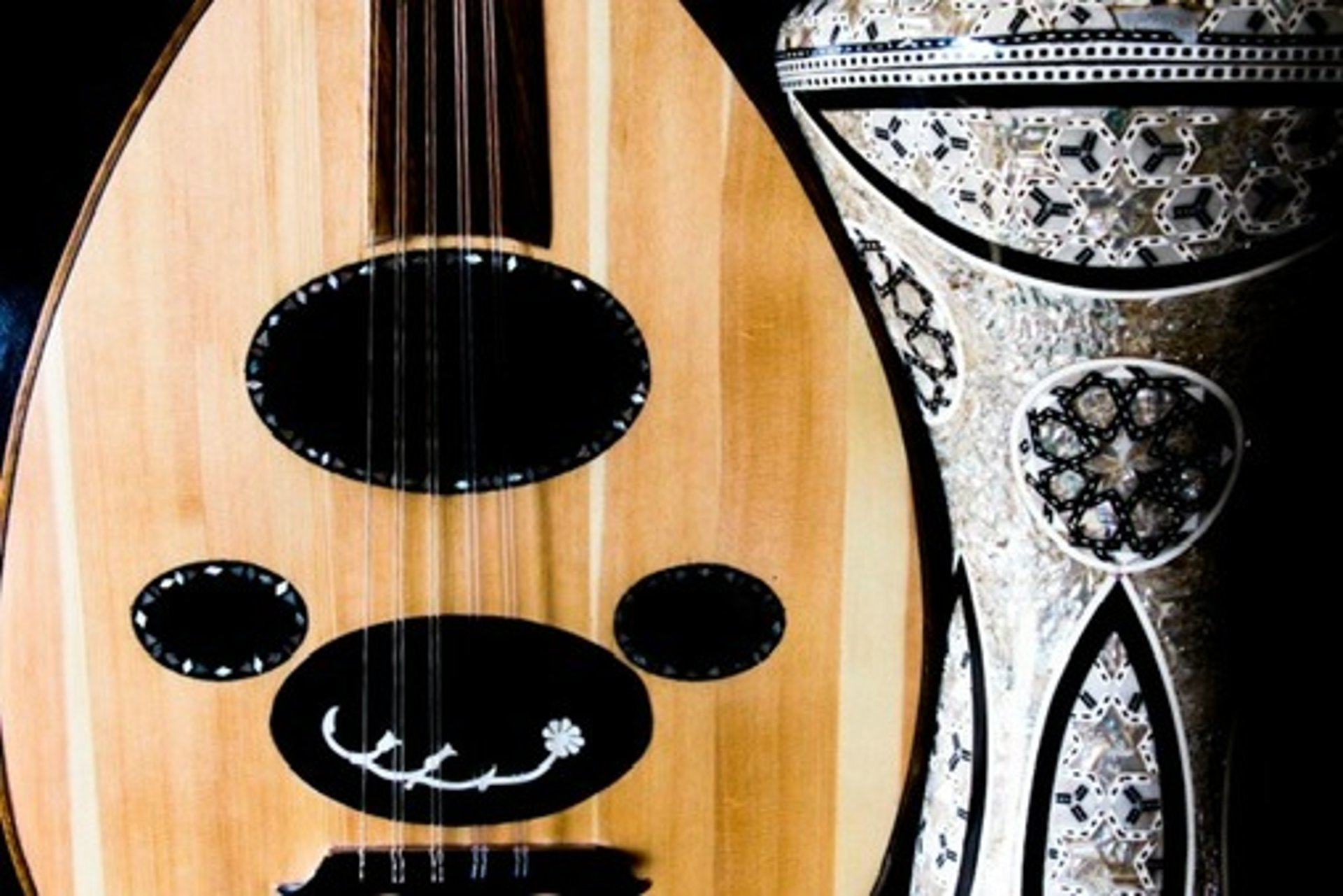 gray computer monitor