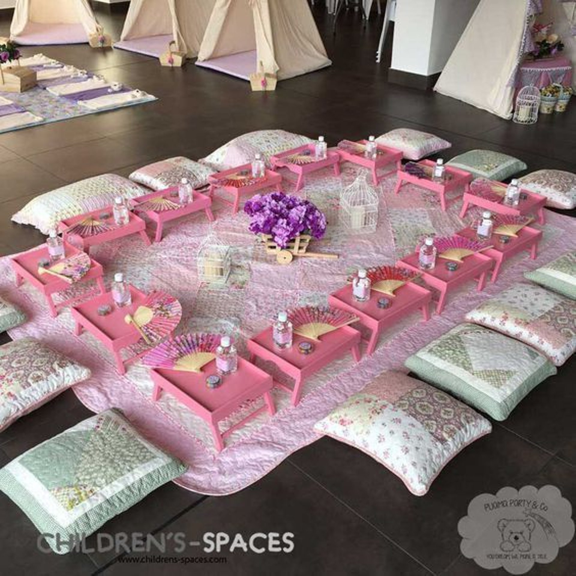 gray computer monitor