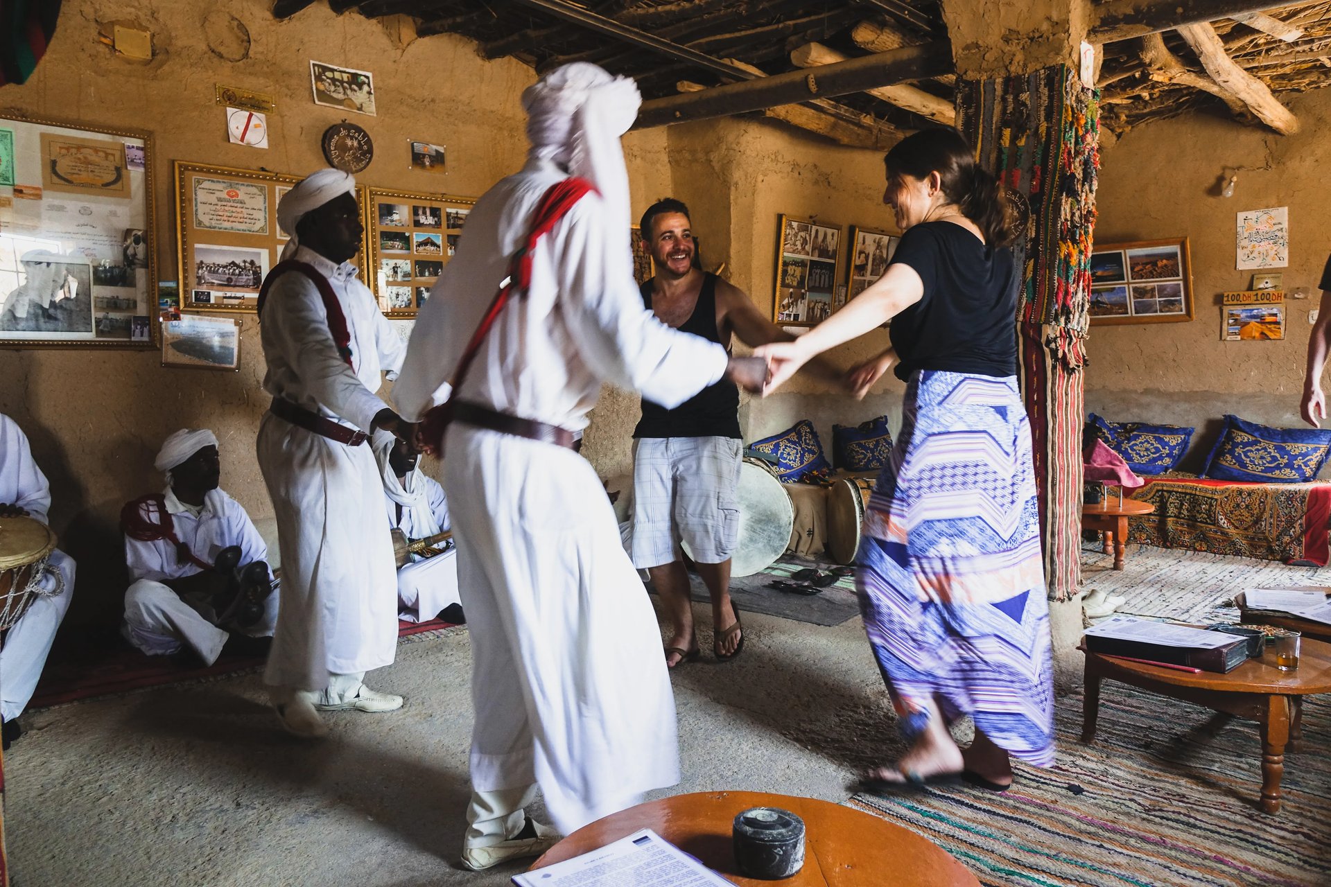 black and white bed linen