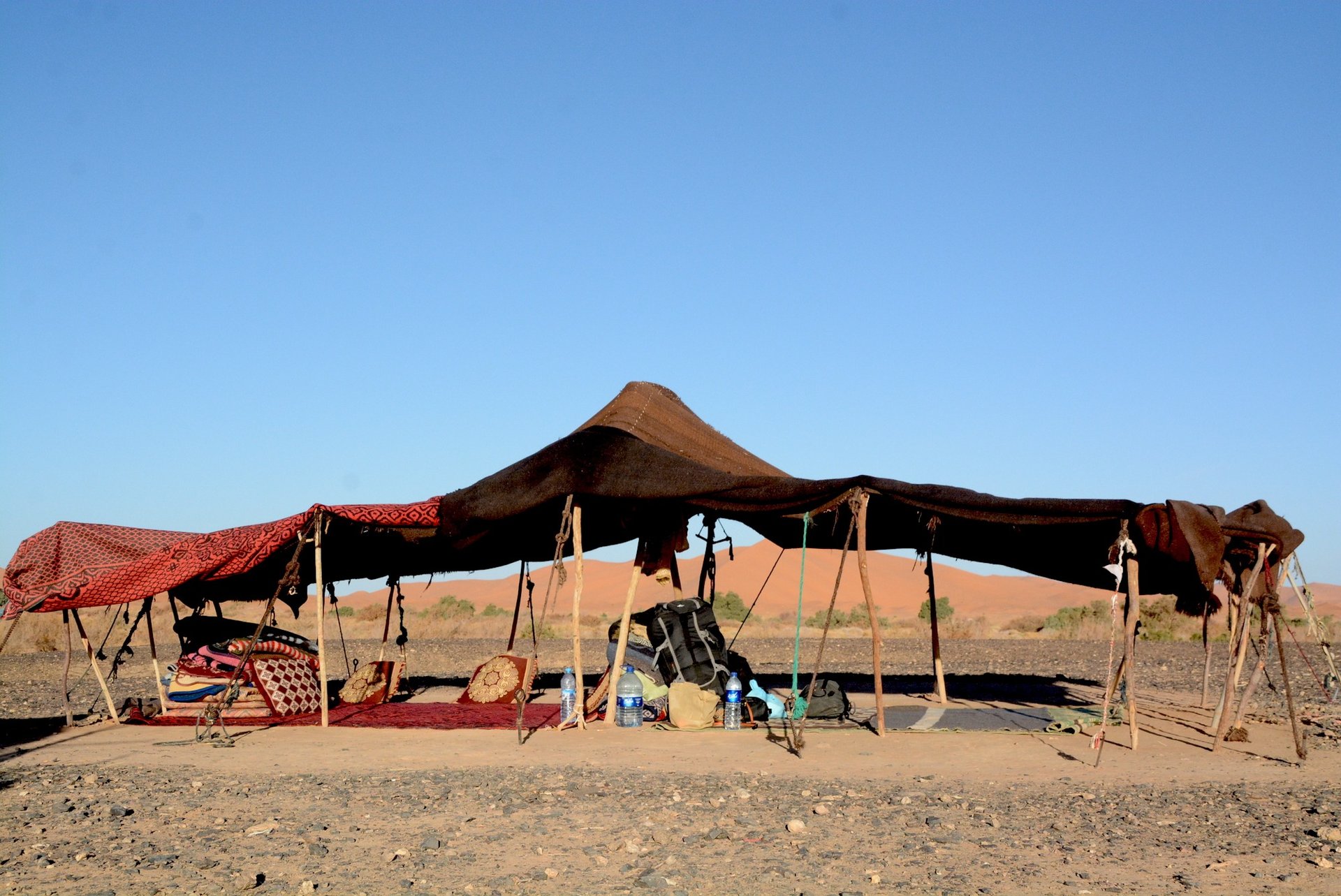 black and white bed linen