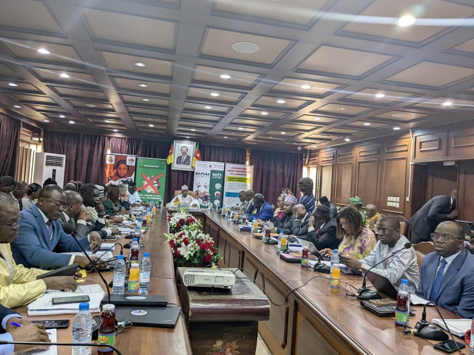 black and white bed linen