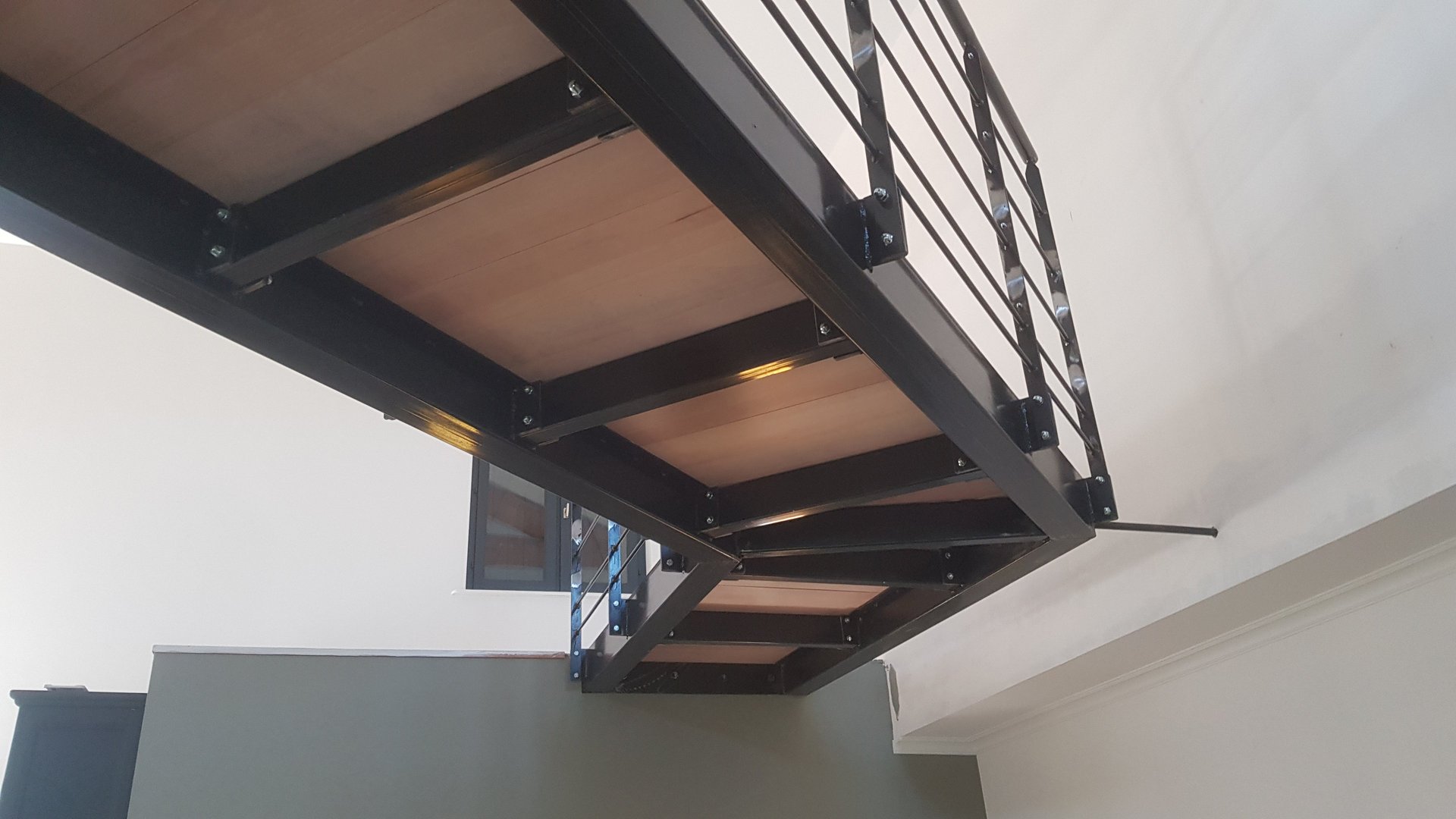 gray computer monitor