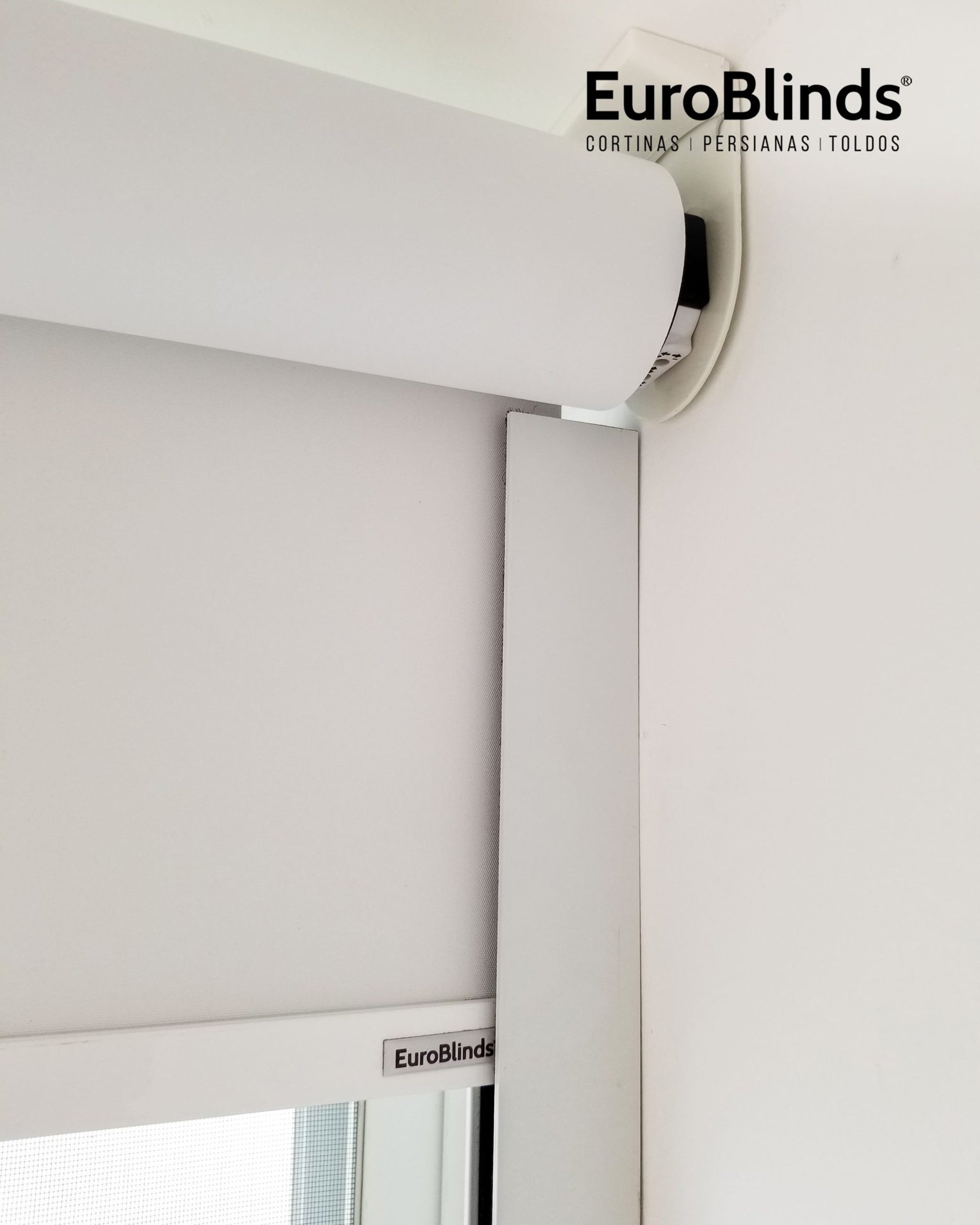 gray computer monitor