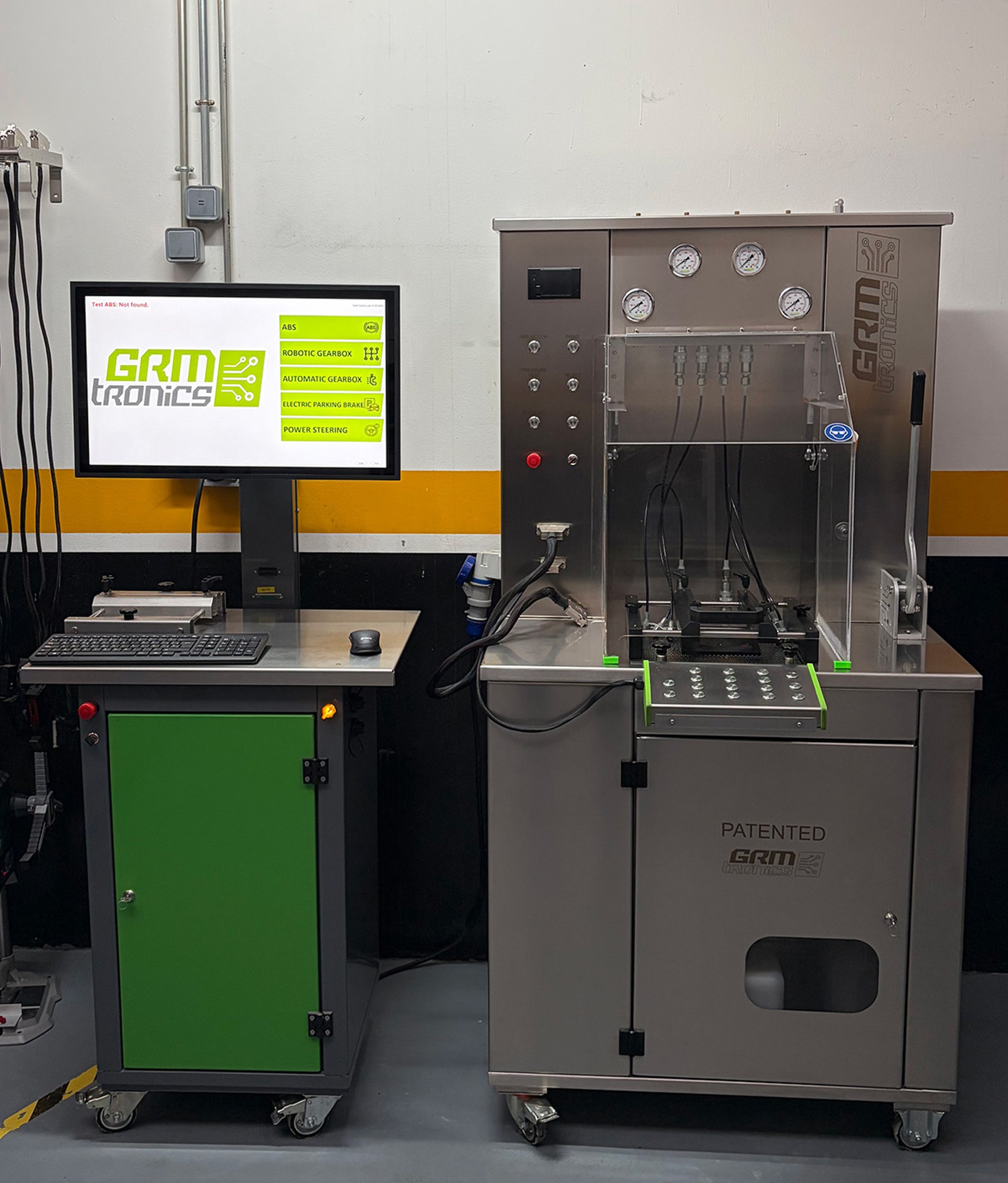 gray computer monitor