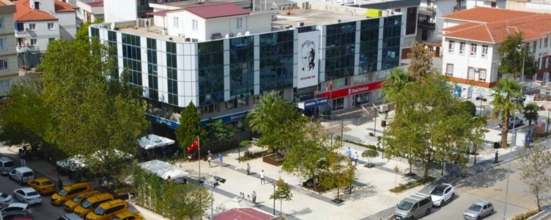 black and white bed linen