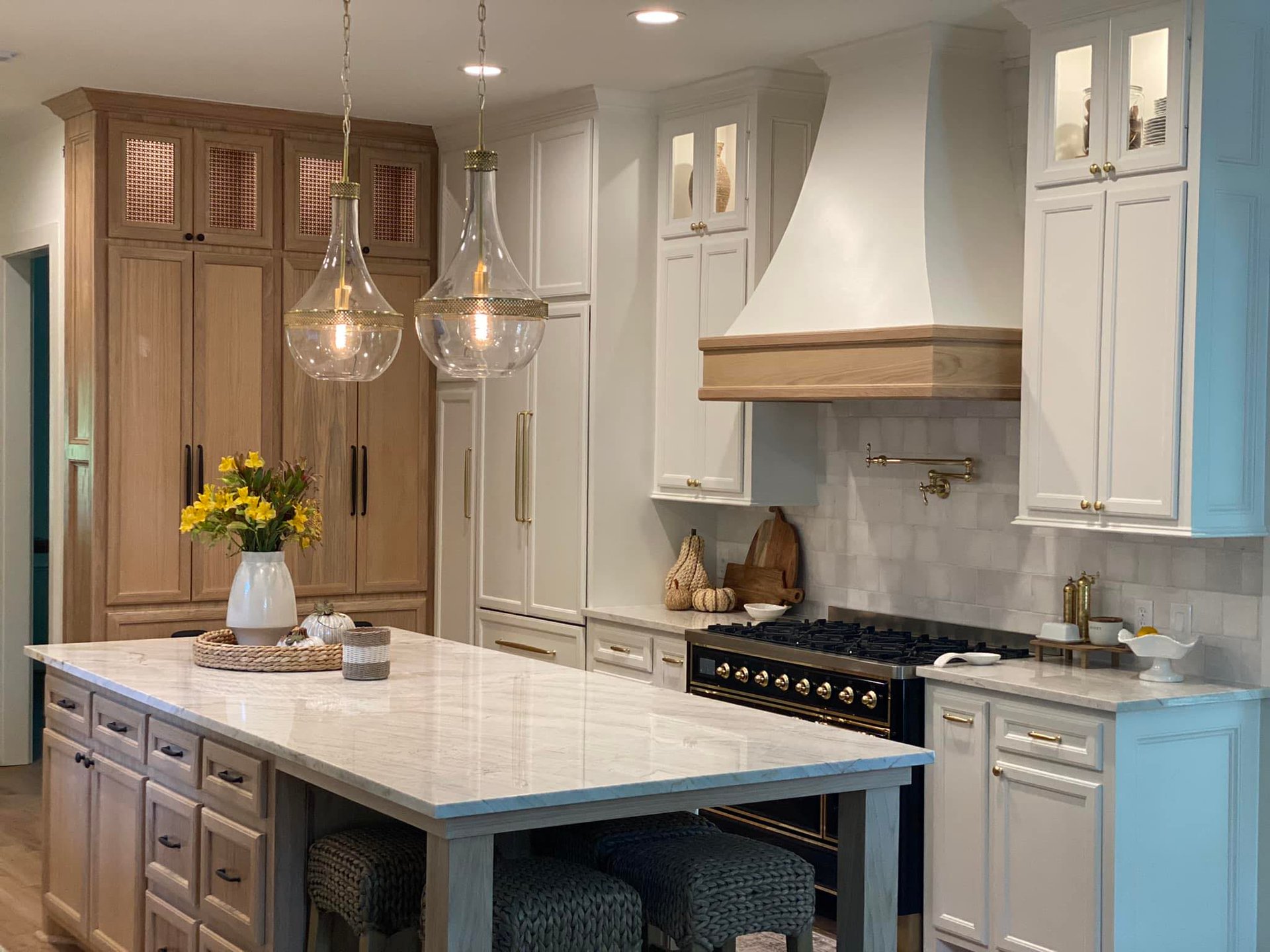 black and white bed linen