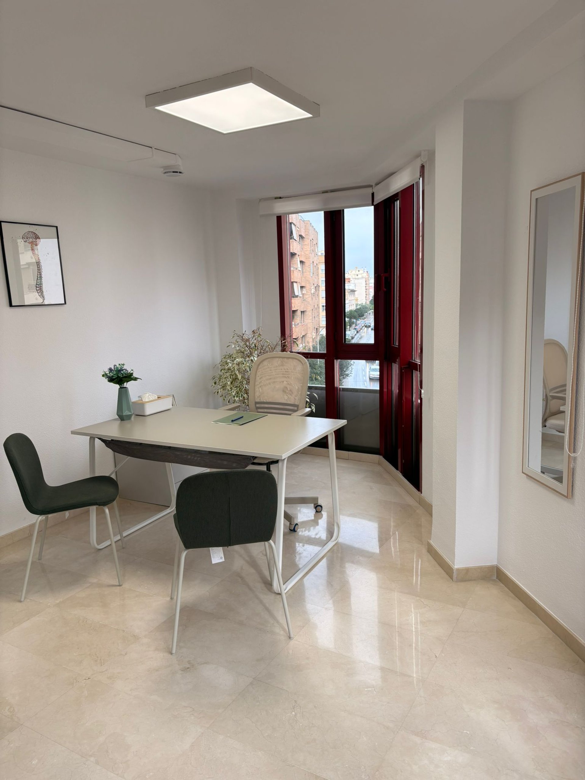 gray computer monitor