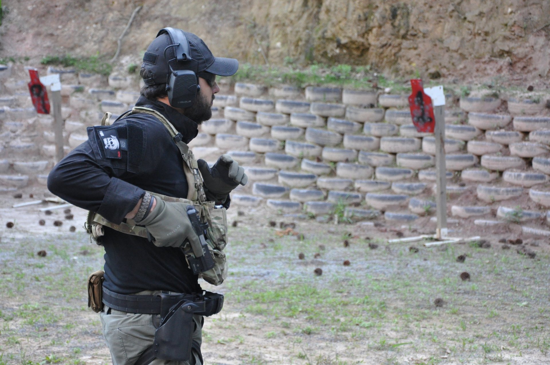 black and white bed linen