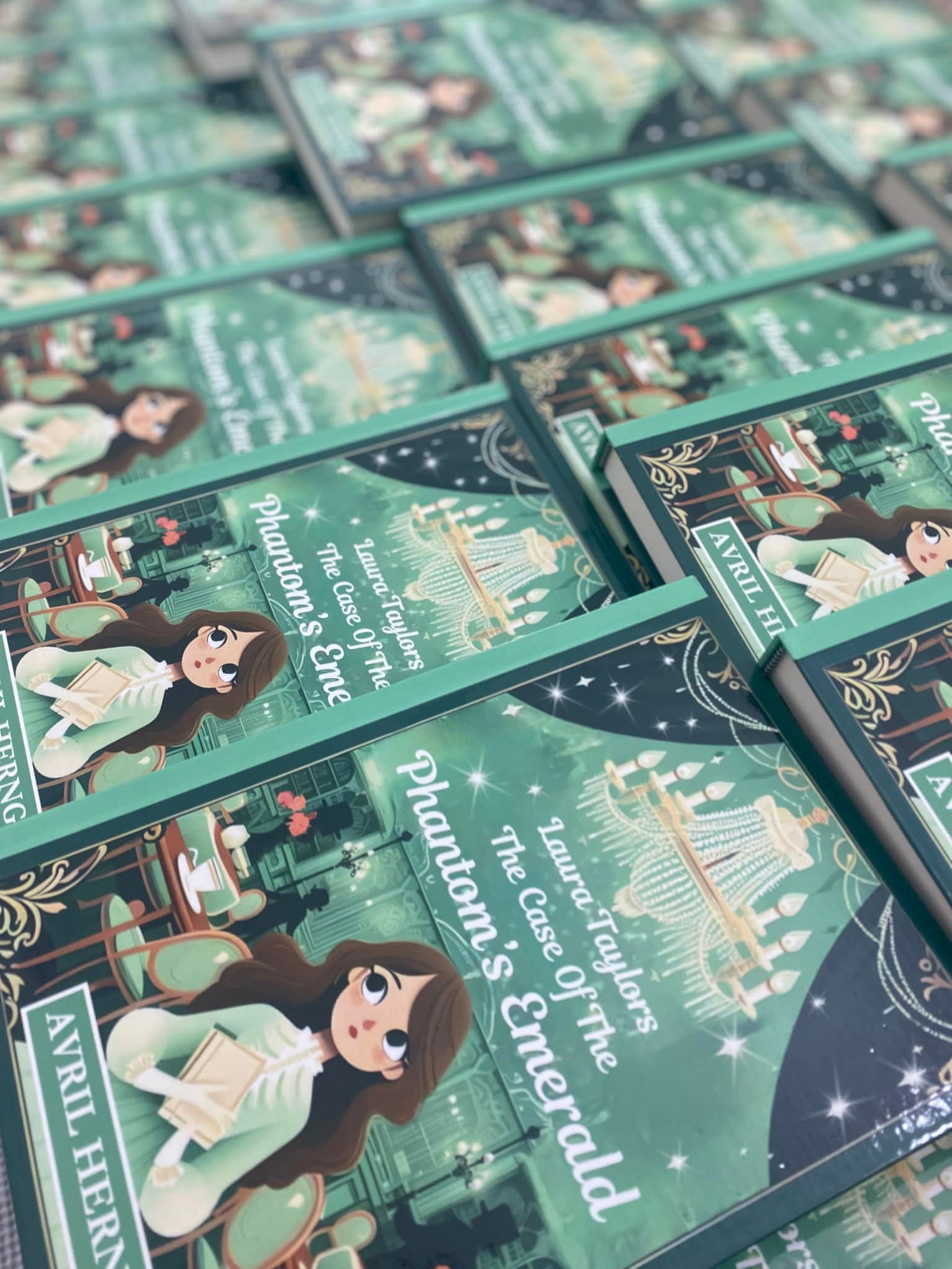 gray computer monitor