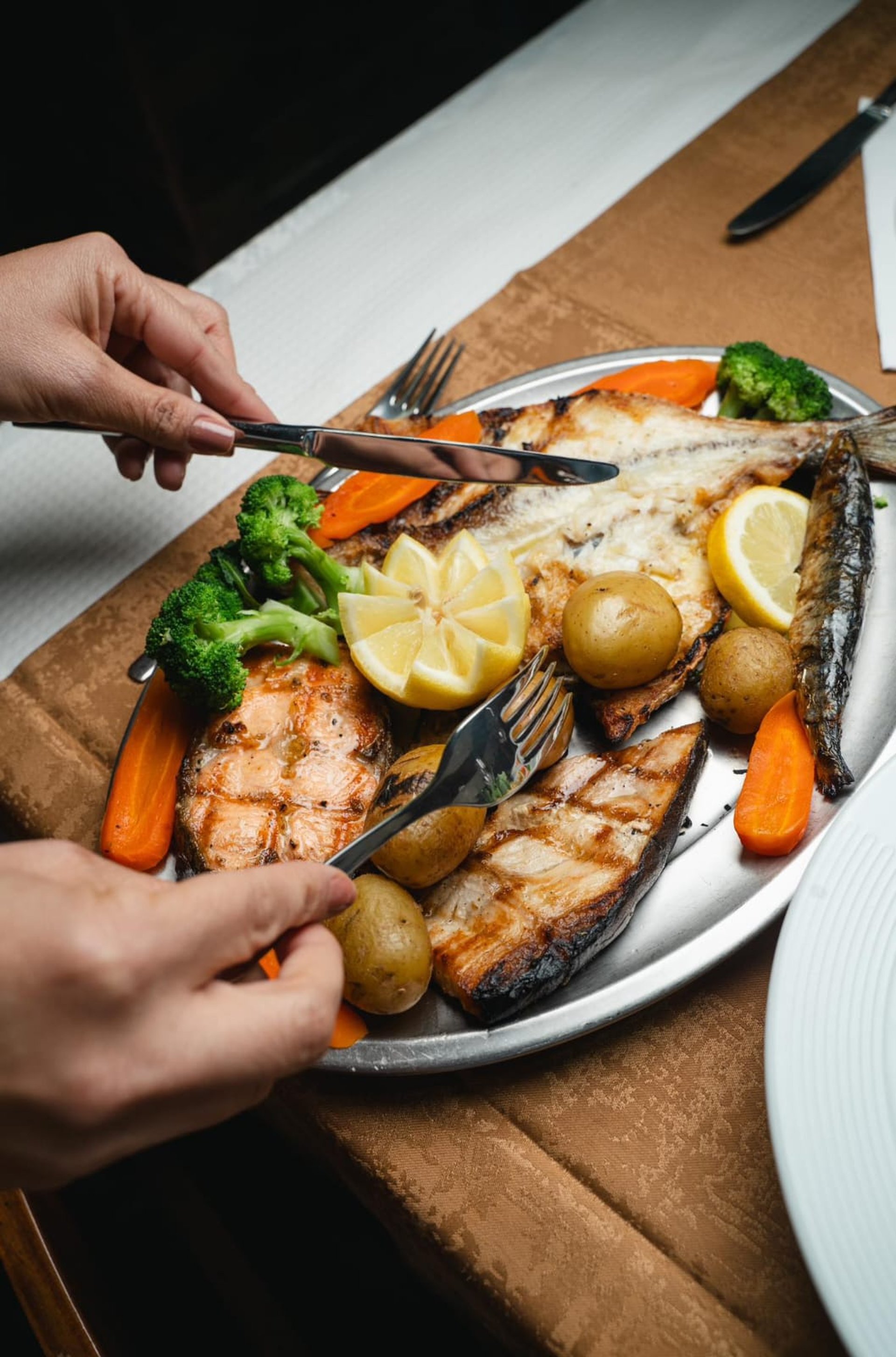 black and white bed linen