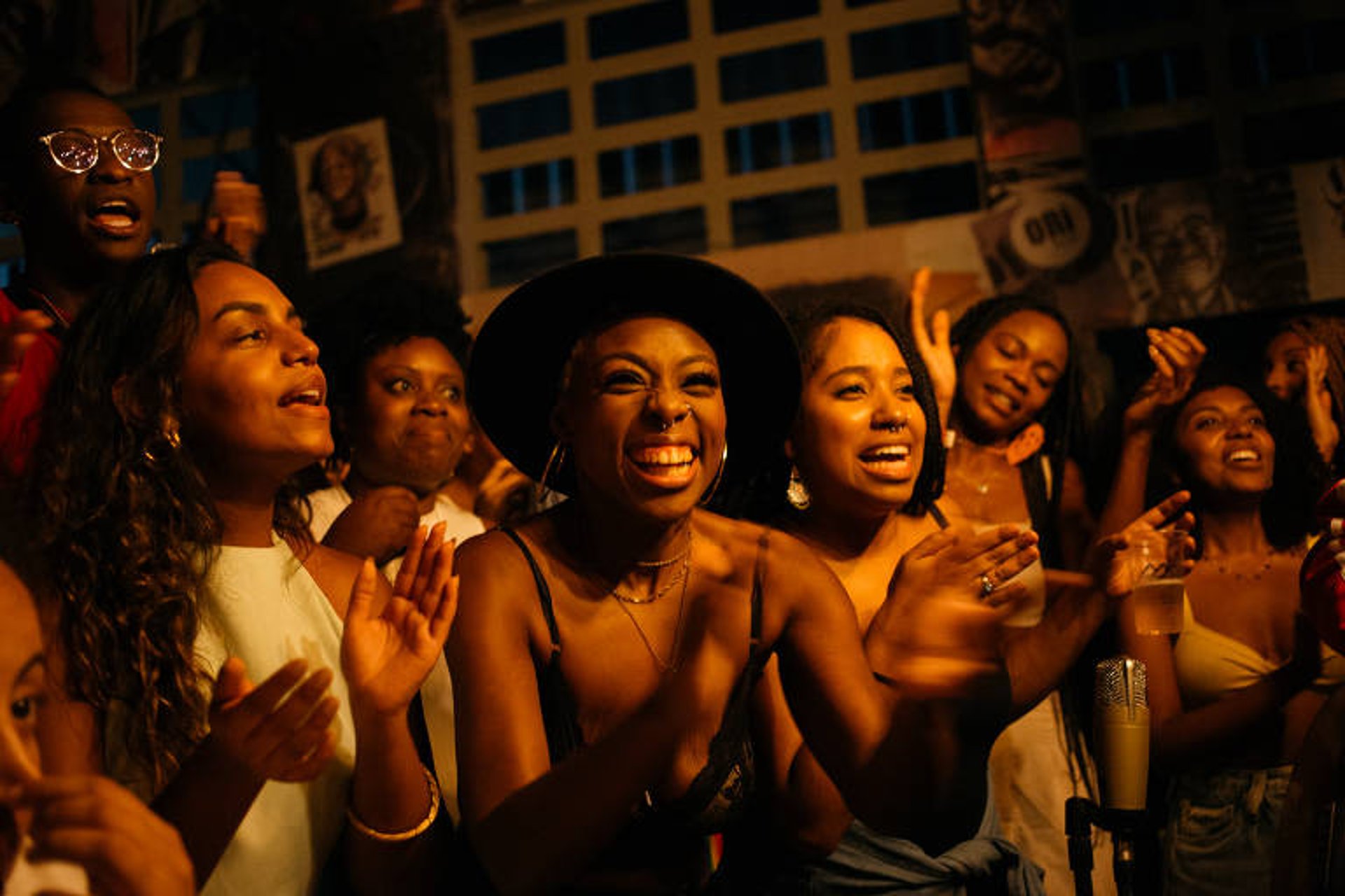 gray computer monitor