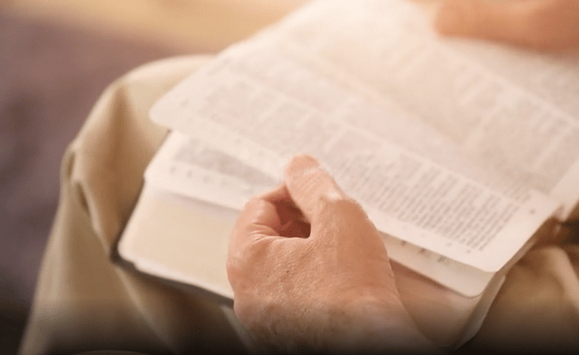 gray computer monitor