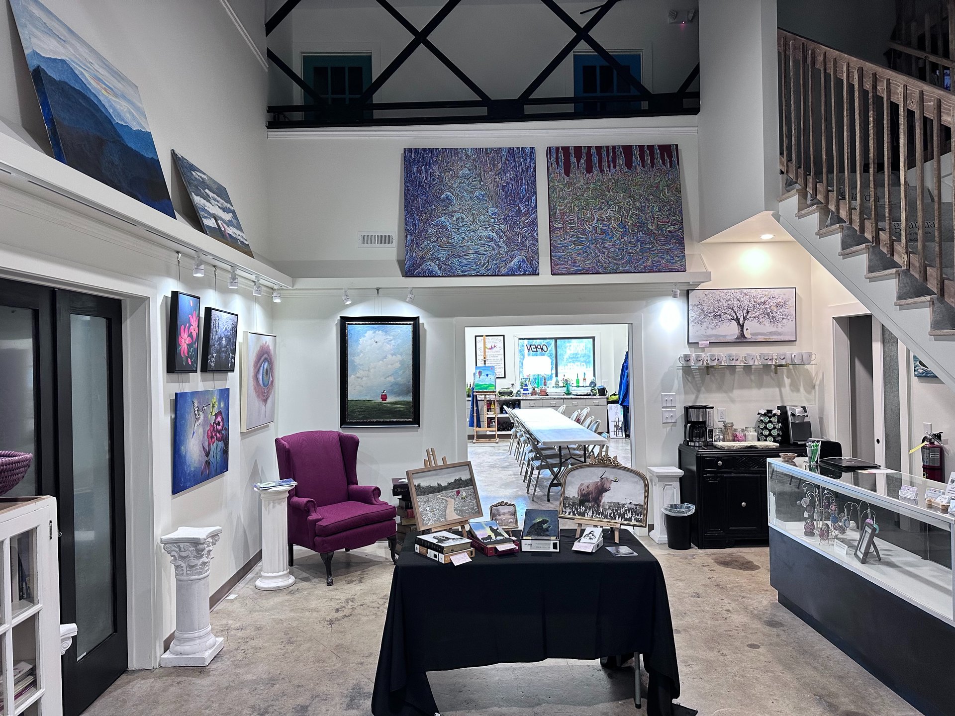 gray computer monitor