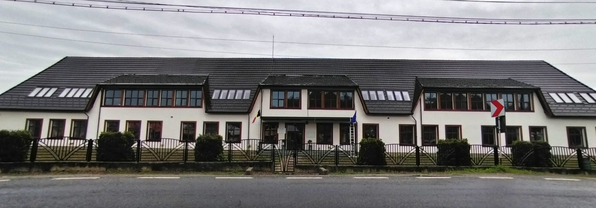 black and brown leather padded tub sofa