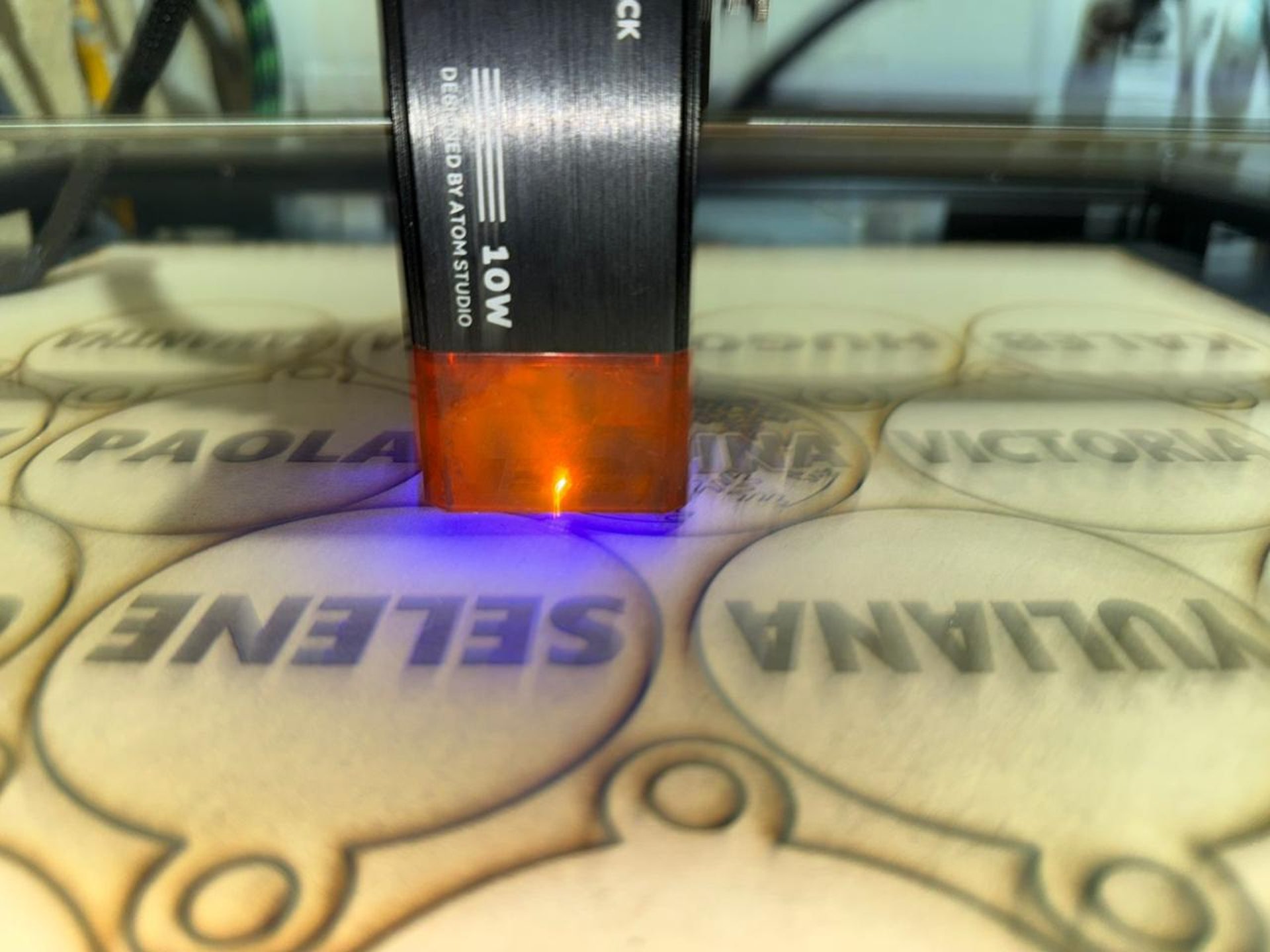 gray computer monitor