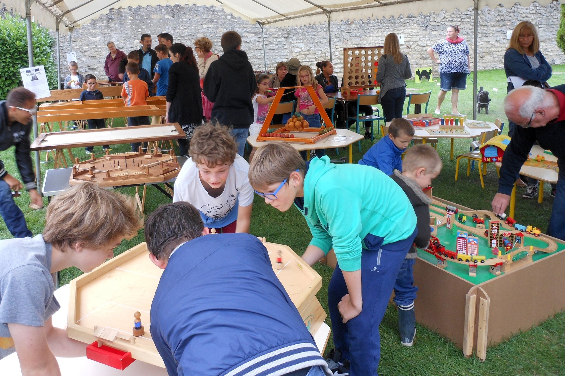 an abstract photo of a curved building with a blue sky in the background