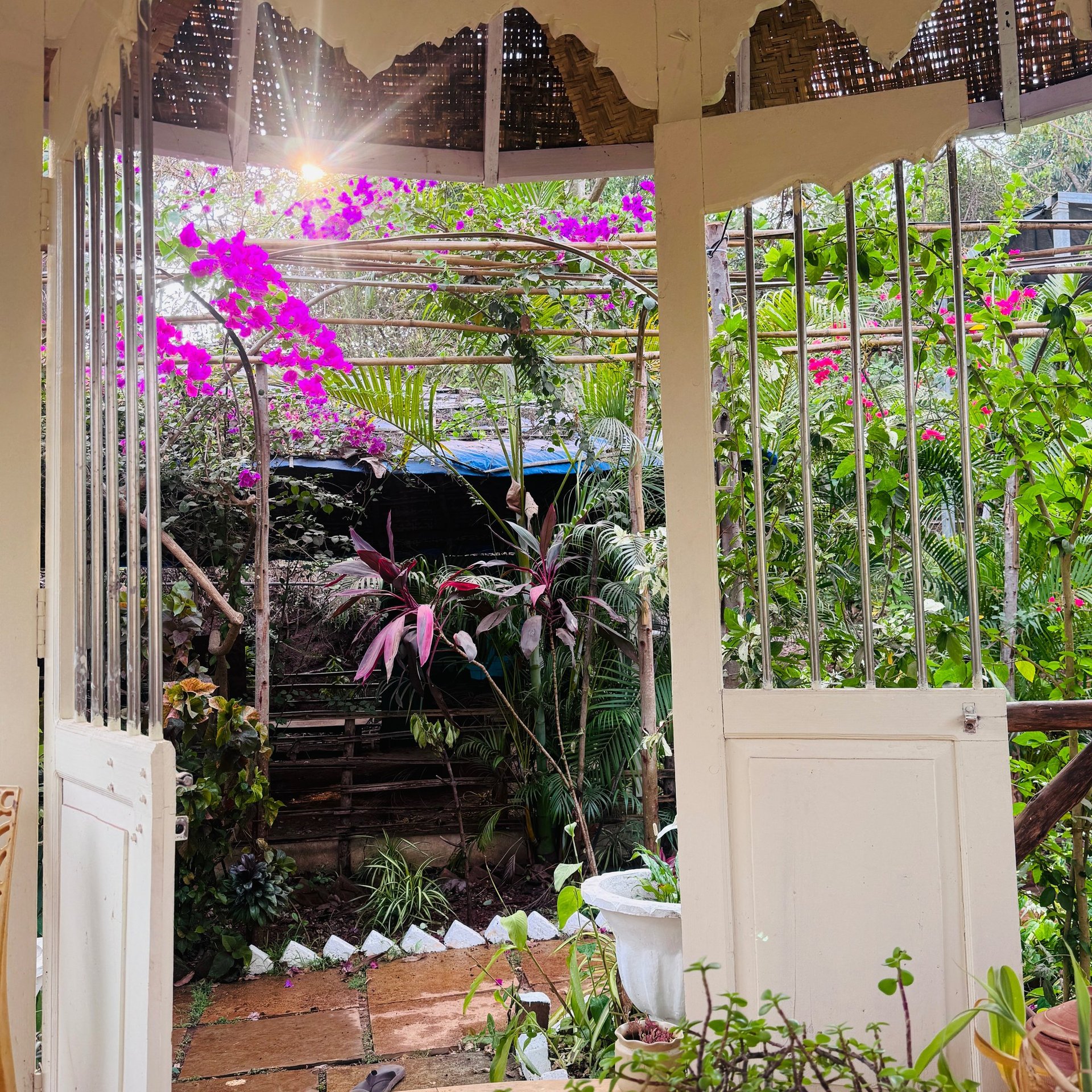 black and white bed linen