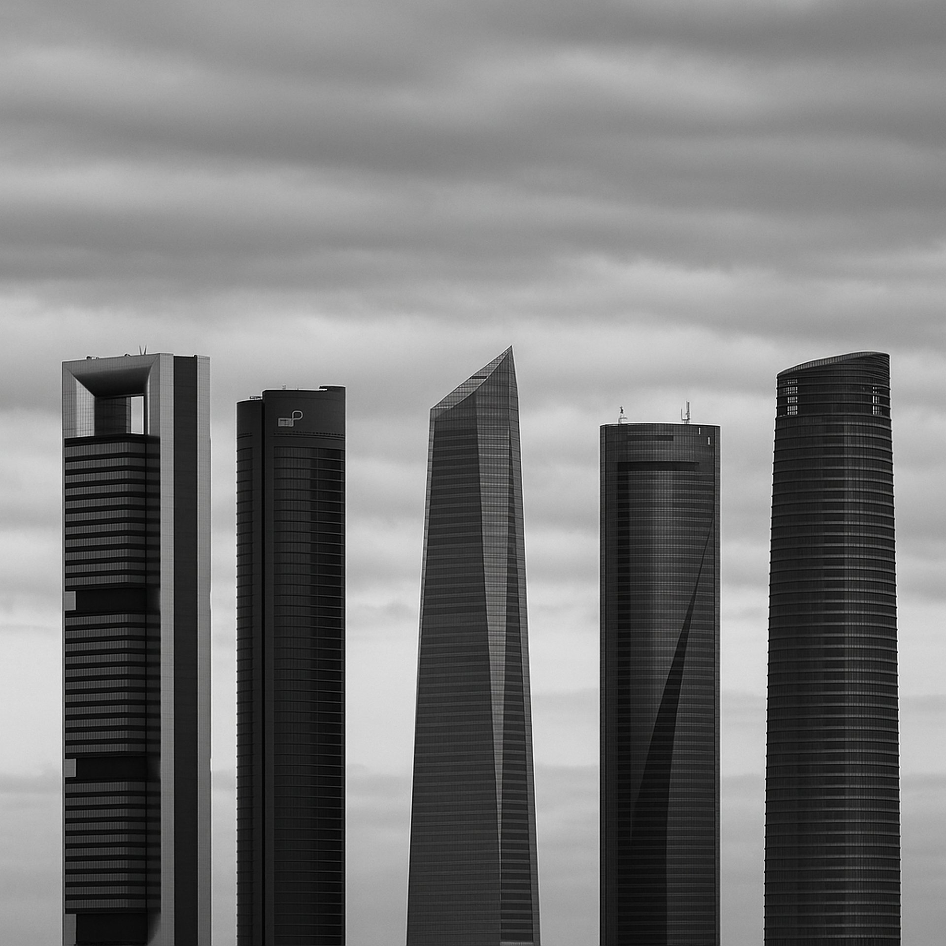 black and white bed linen