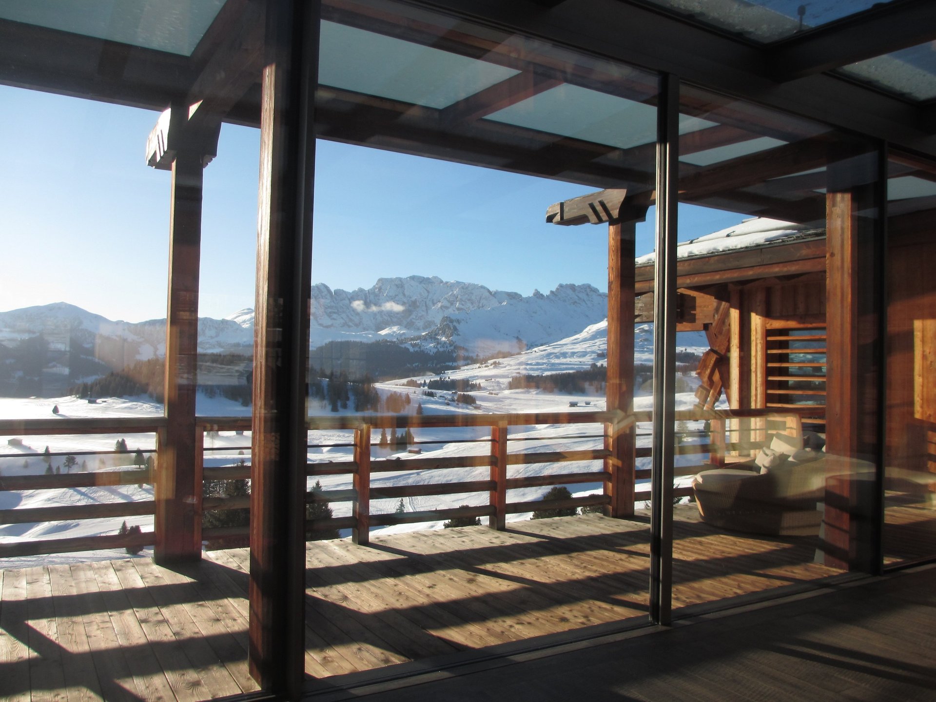 gray computer monitor