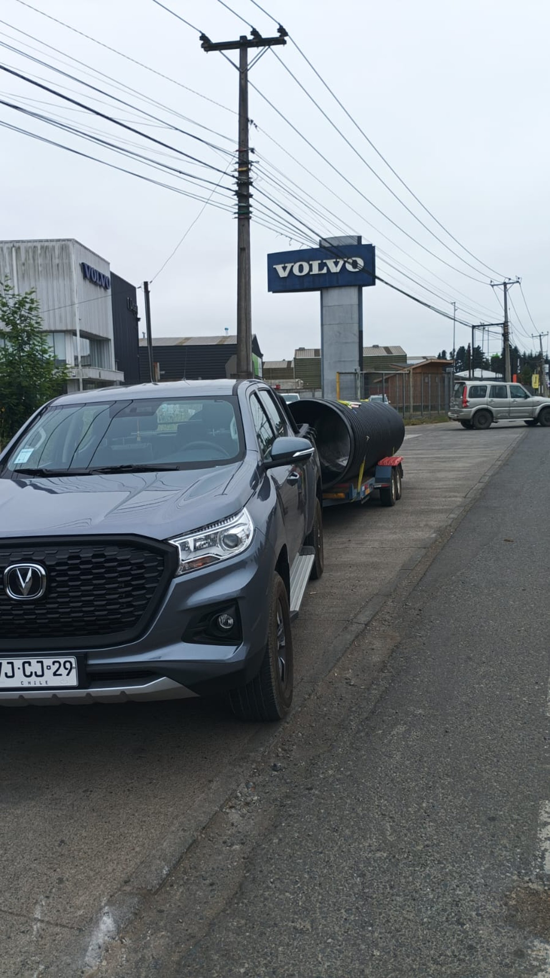 gray computer monitor