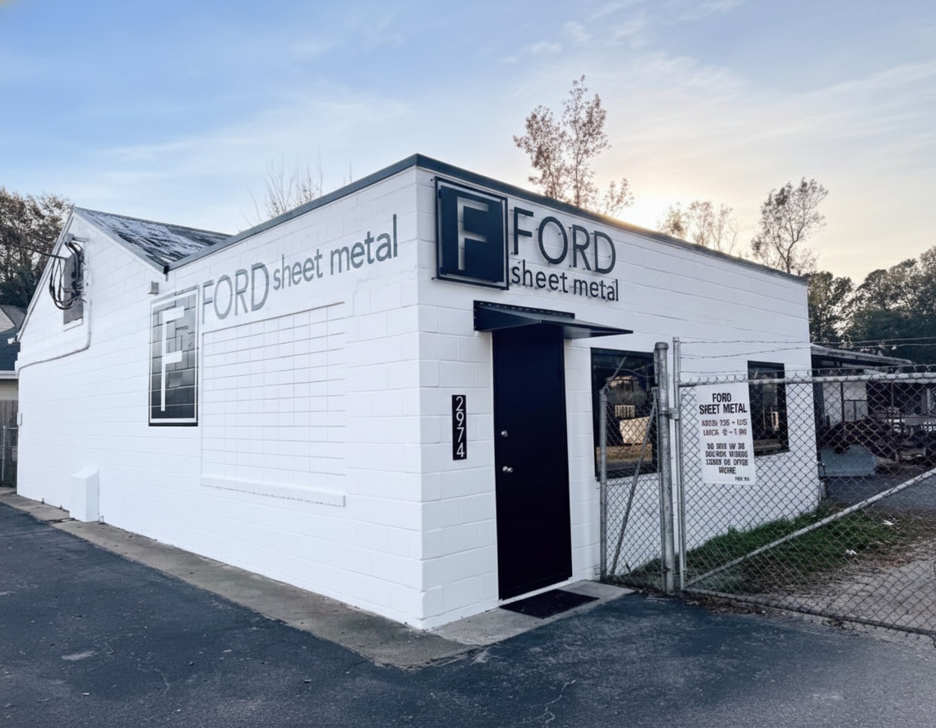 gray computer monitor