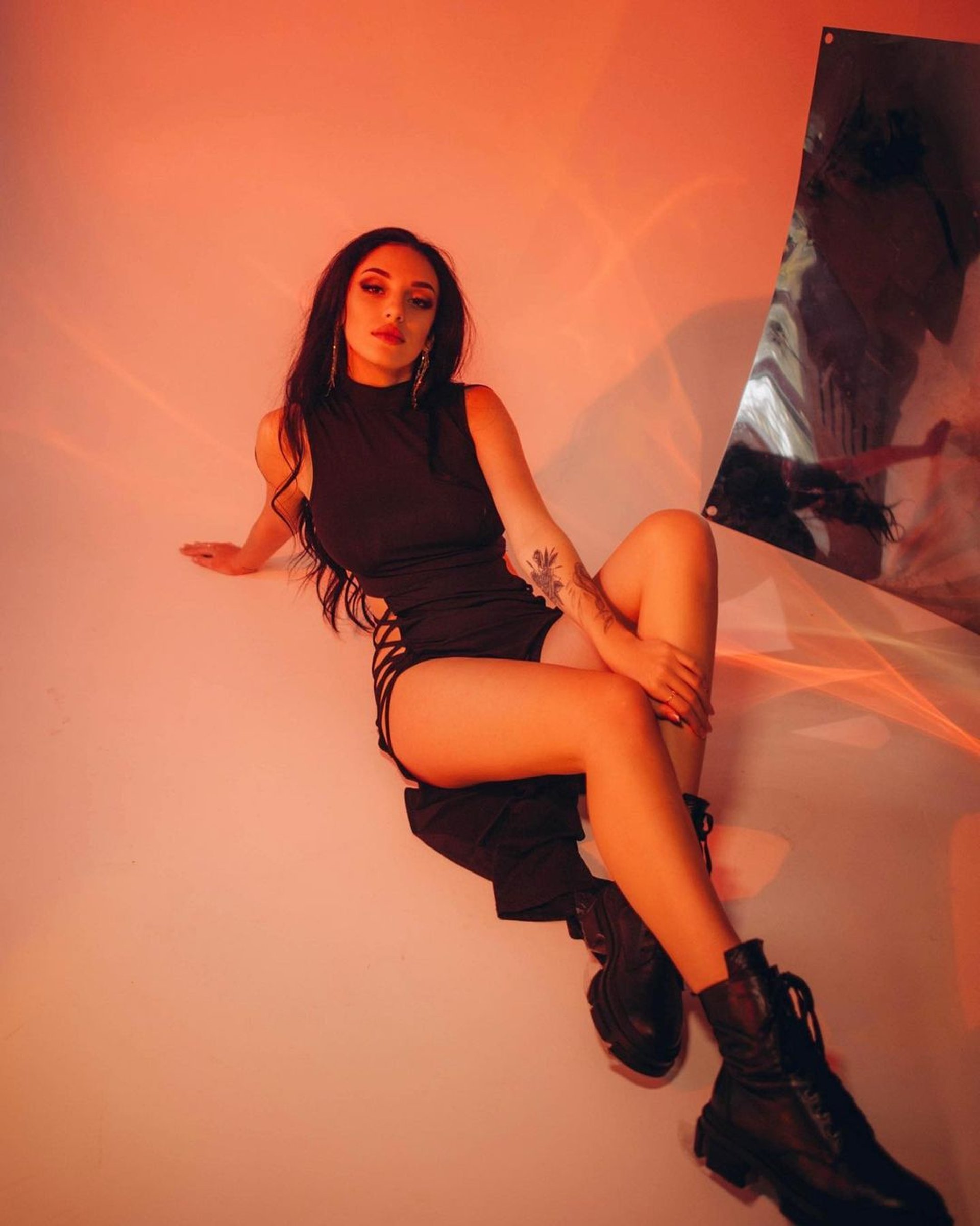 black and white bed linen