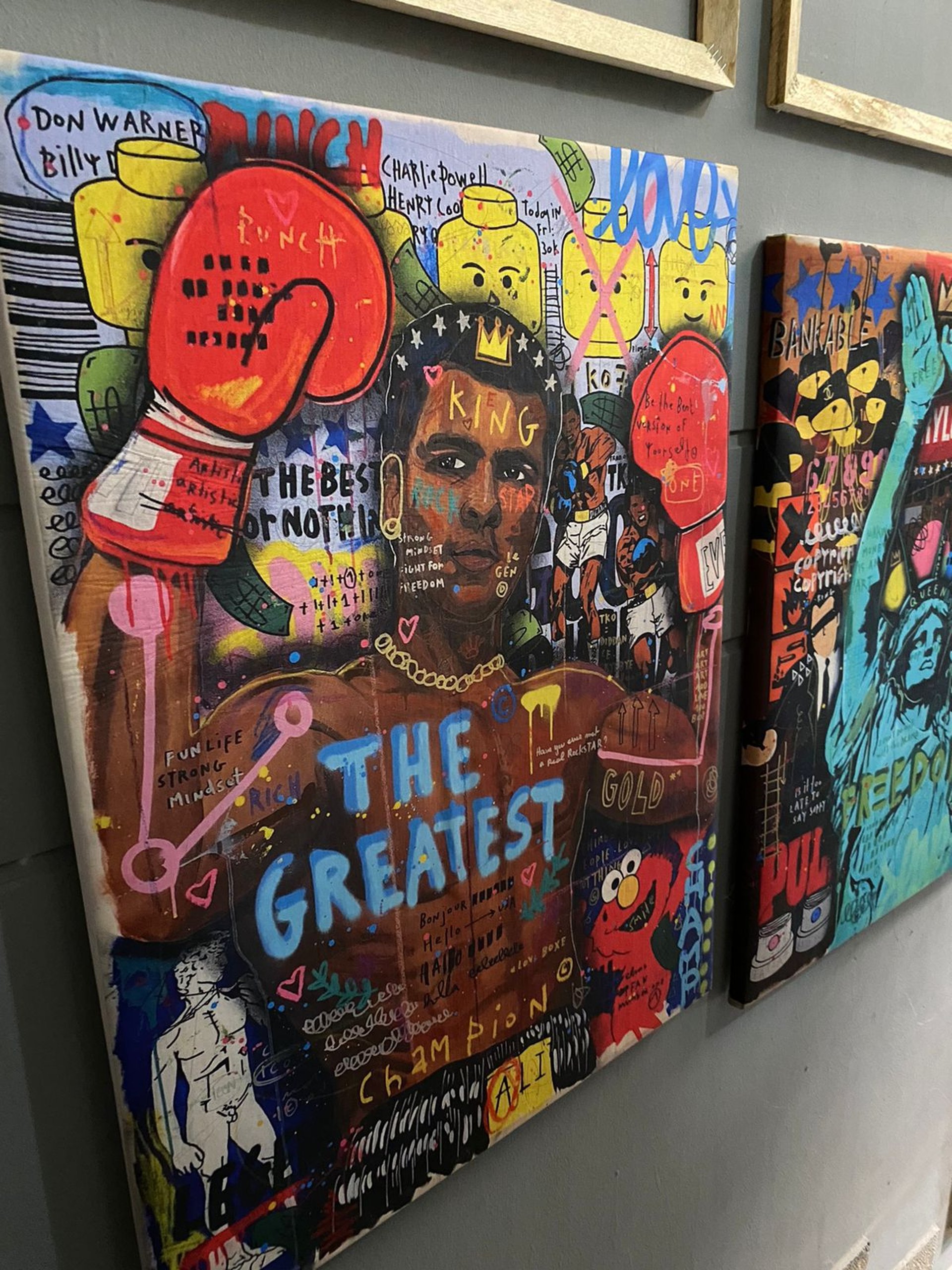 gray computer monitor