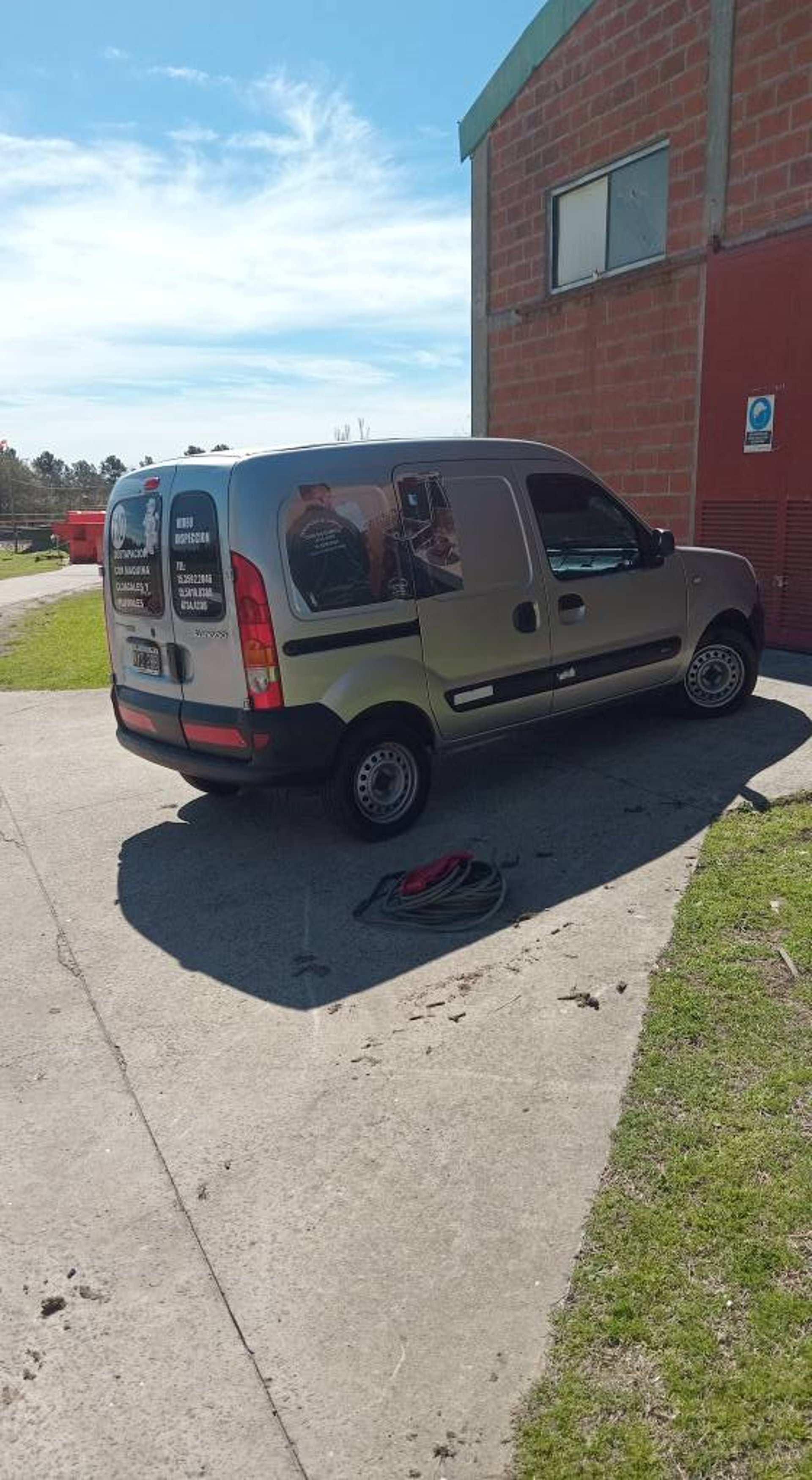 gray computer monitor