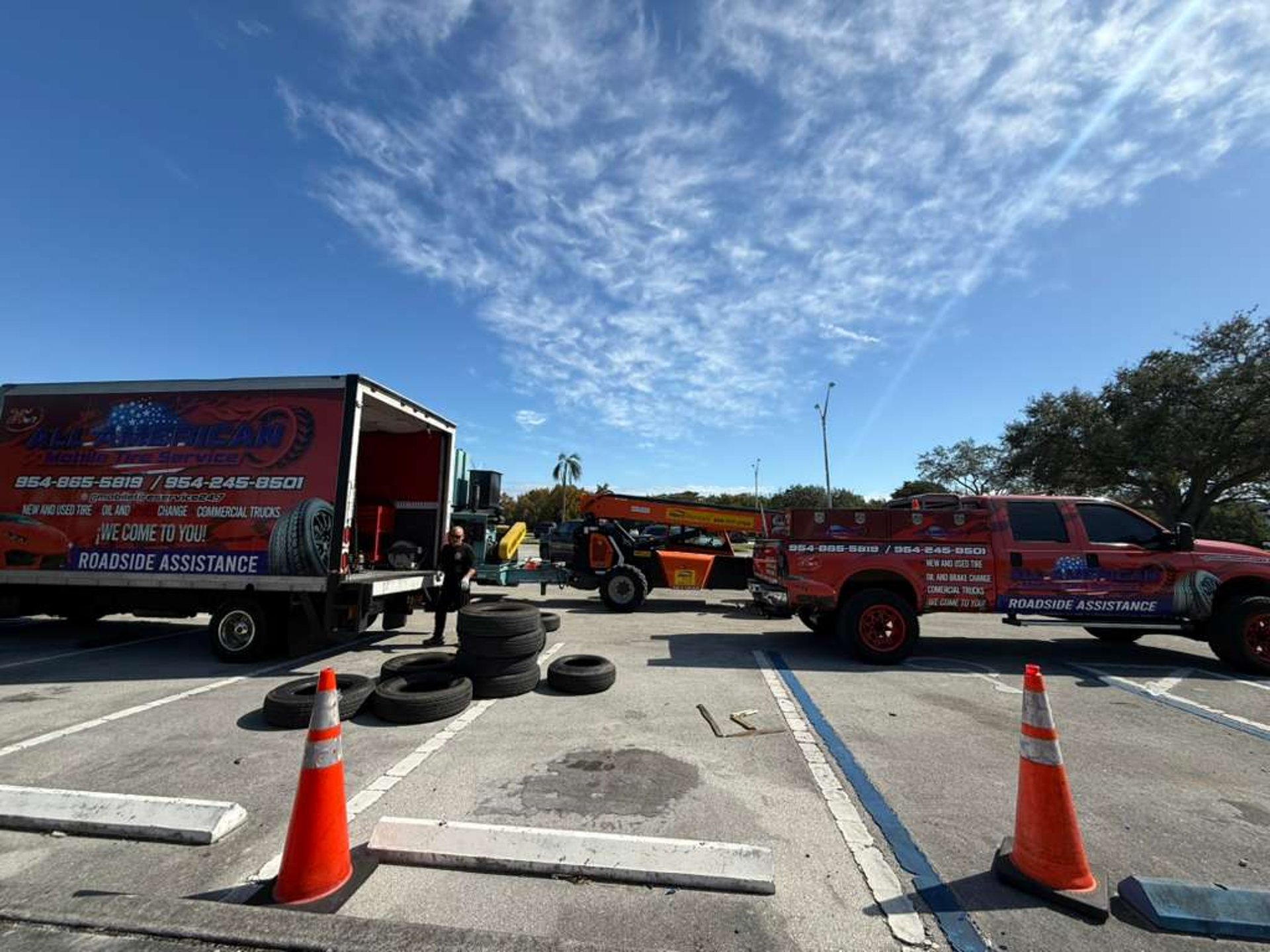 gray computer monitor