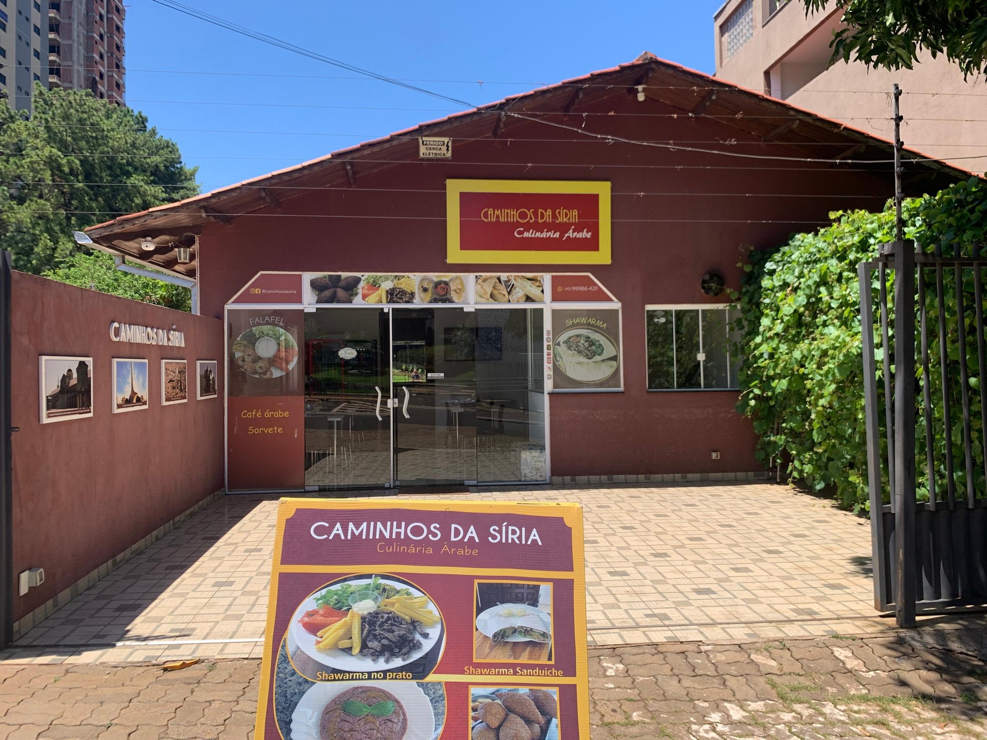 gray computer monitor