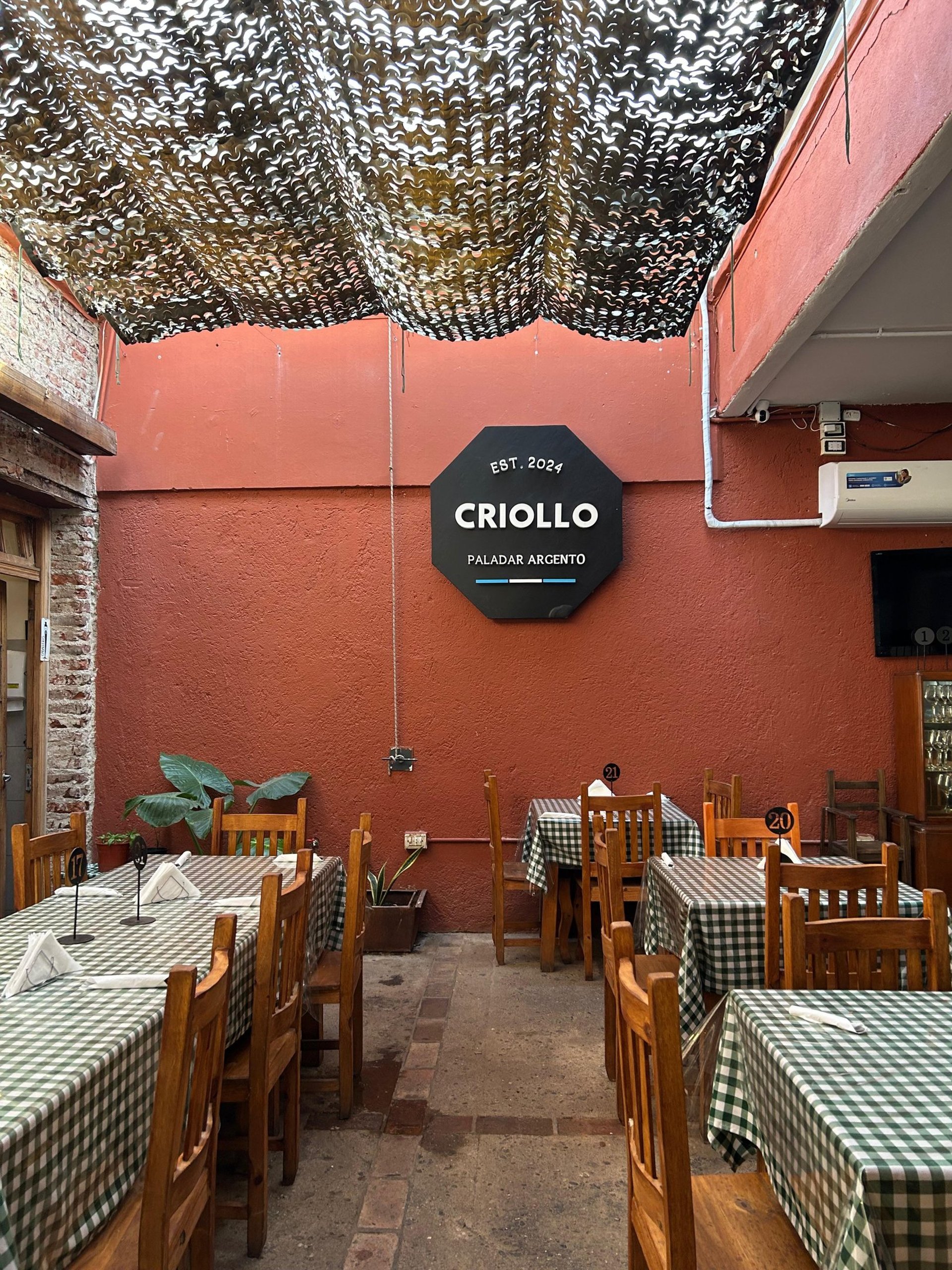 gray computer monitor